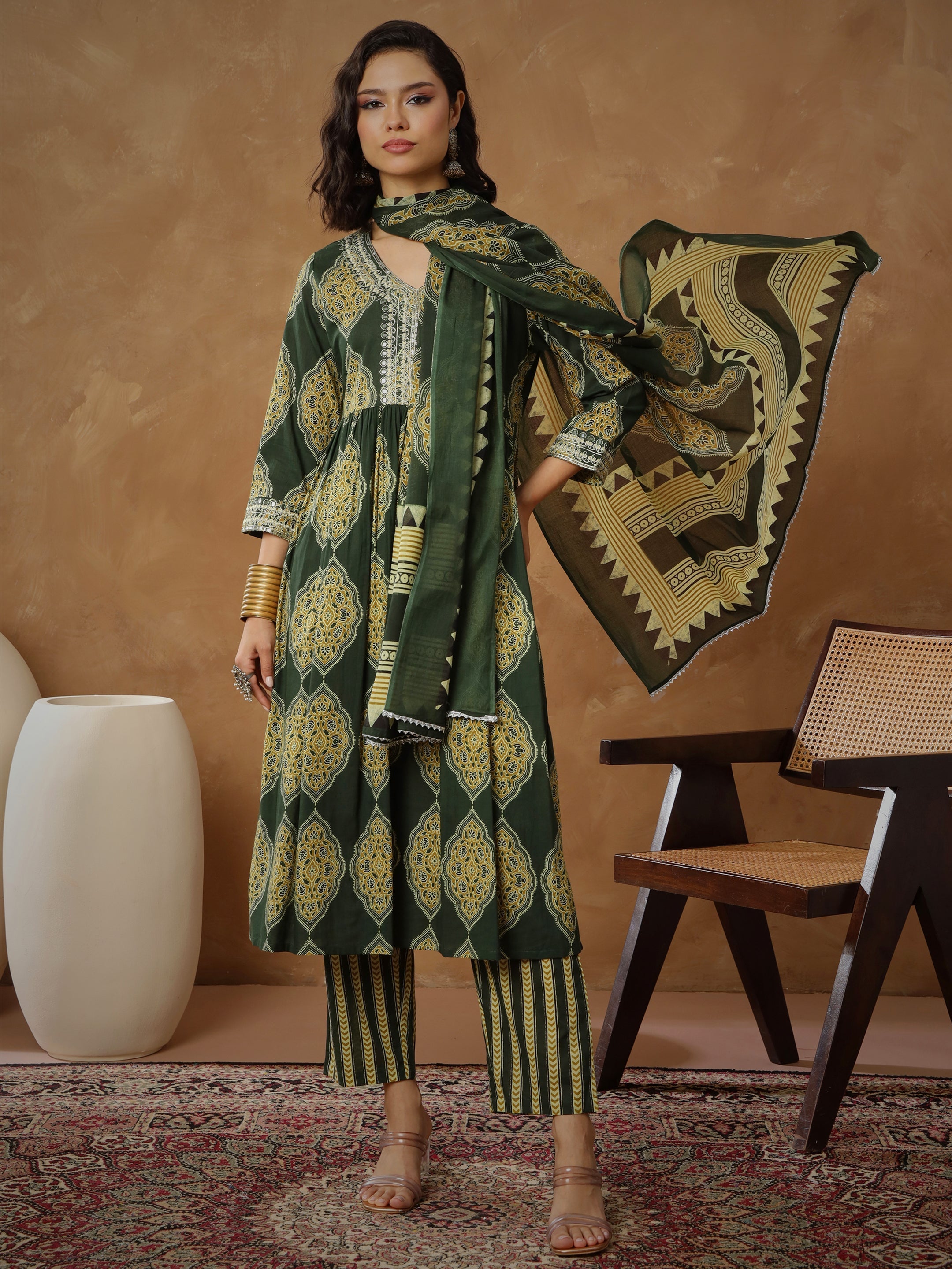 Women's Green Floral Gathered Kurta With Pants & Dupatta