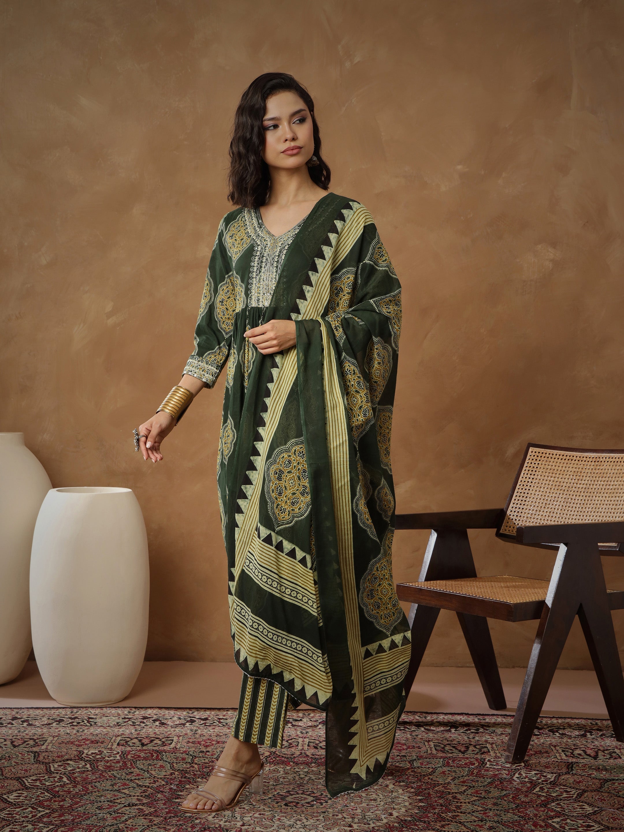Women's Green Floral Gathered Kurta With Pants & Dupatta