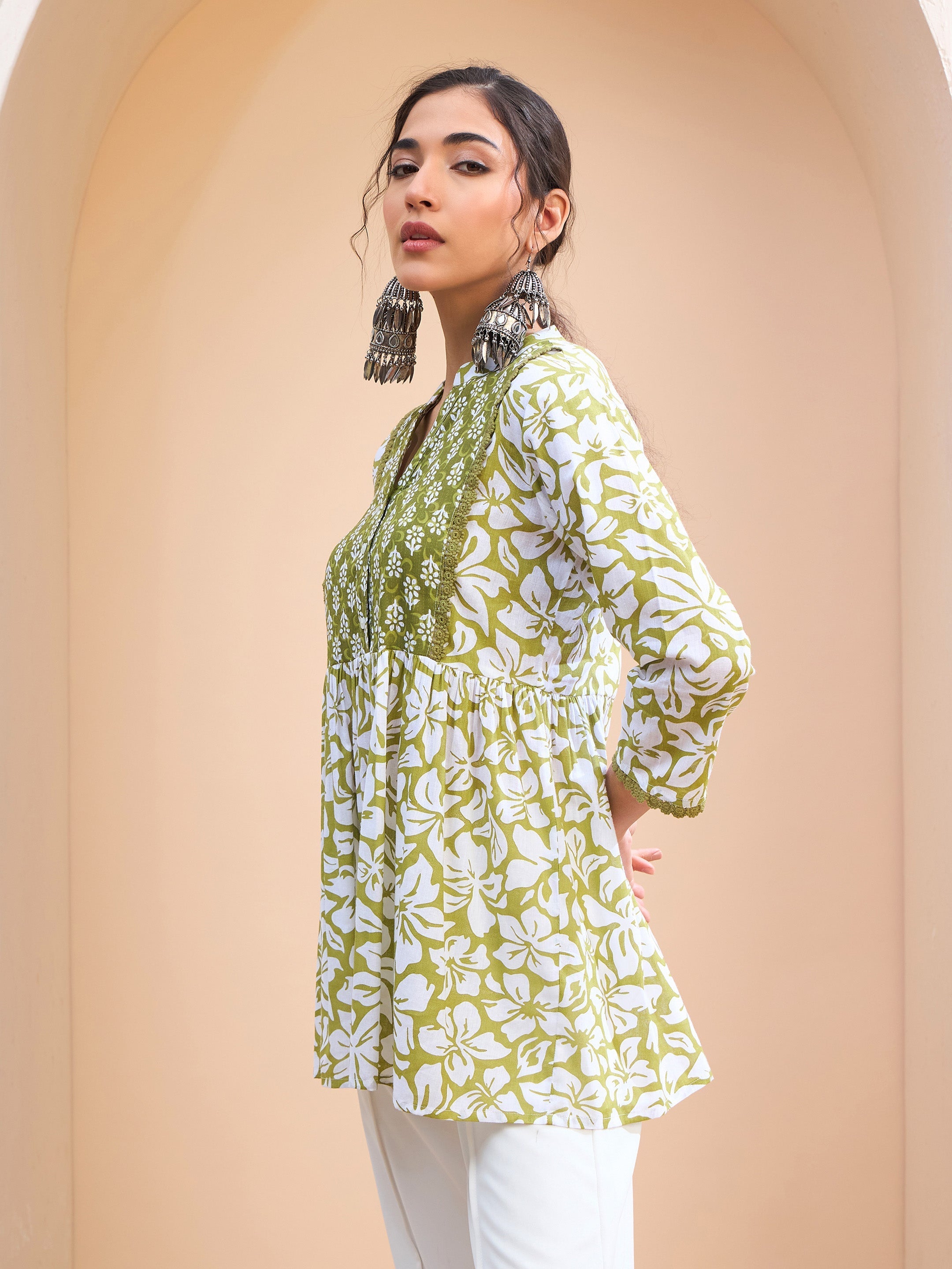 Women's Green Floral Cambric Front Yoke Peplum Kurti-SHAE