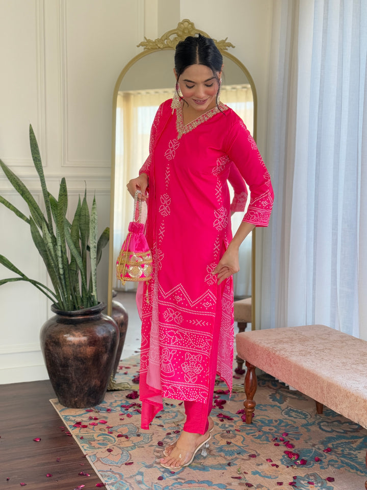 Women's Pink French Crepe Kurta Set With Dupatta