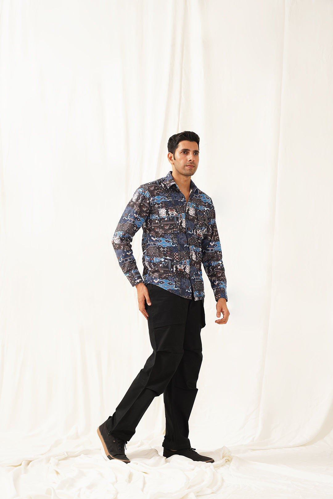 Men's Navy Blue Printed Spread Collar Cotton Curved Casual Shirt - Taantav