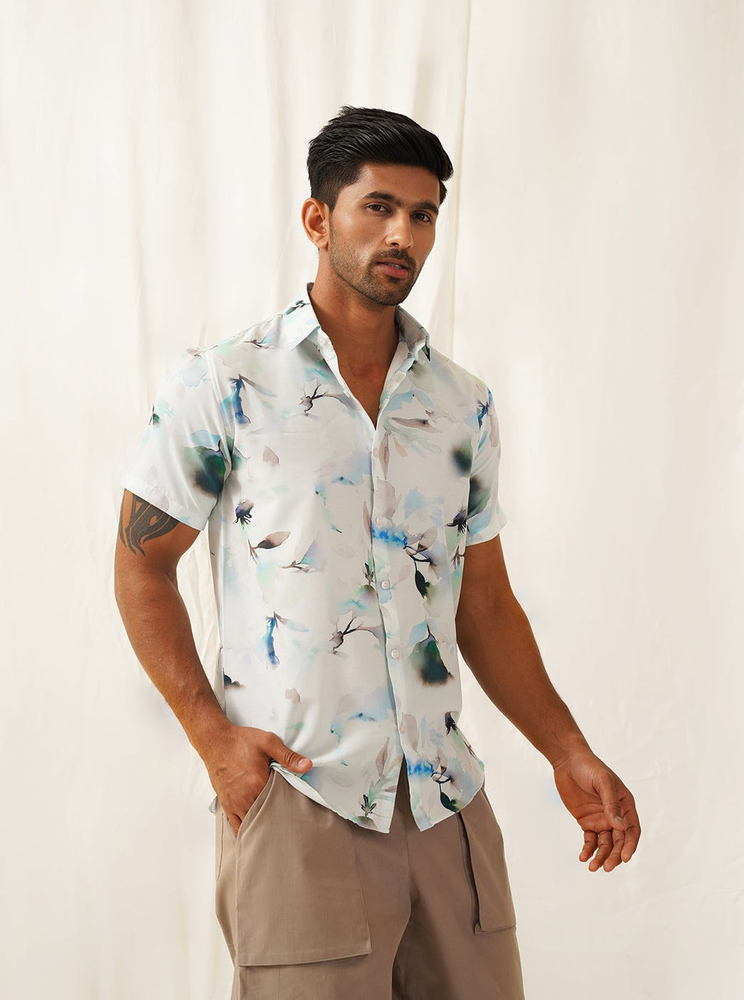 Men's Classic Blue Floral Printed Spread Collar Cotton Curved Casual Shirt - Taantav