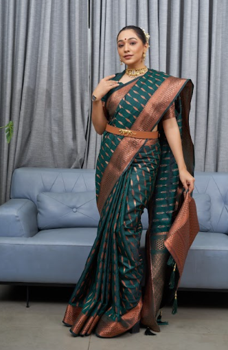 Women's Dark Green Banarasi Silk Copper Zari Woven Saree - TASARIKA