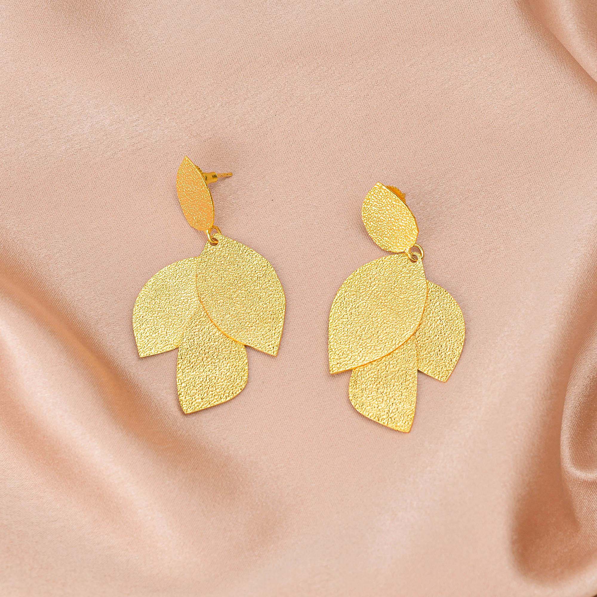 Women's Textured Leaf Earring