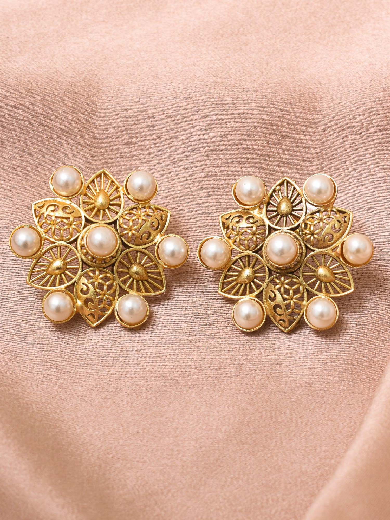Women's Textured Petal & Pearl Earring
