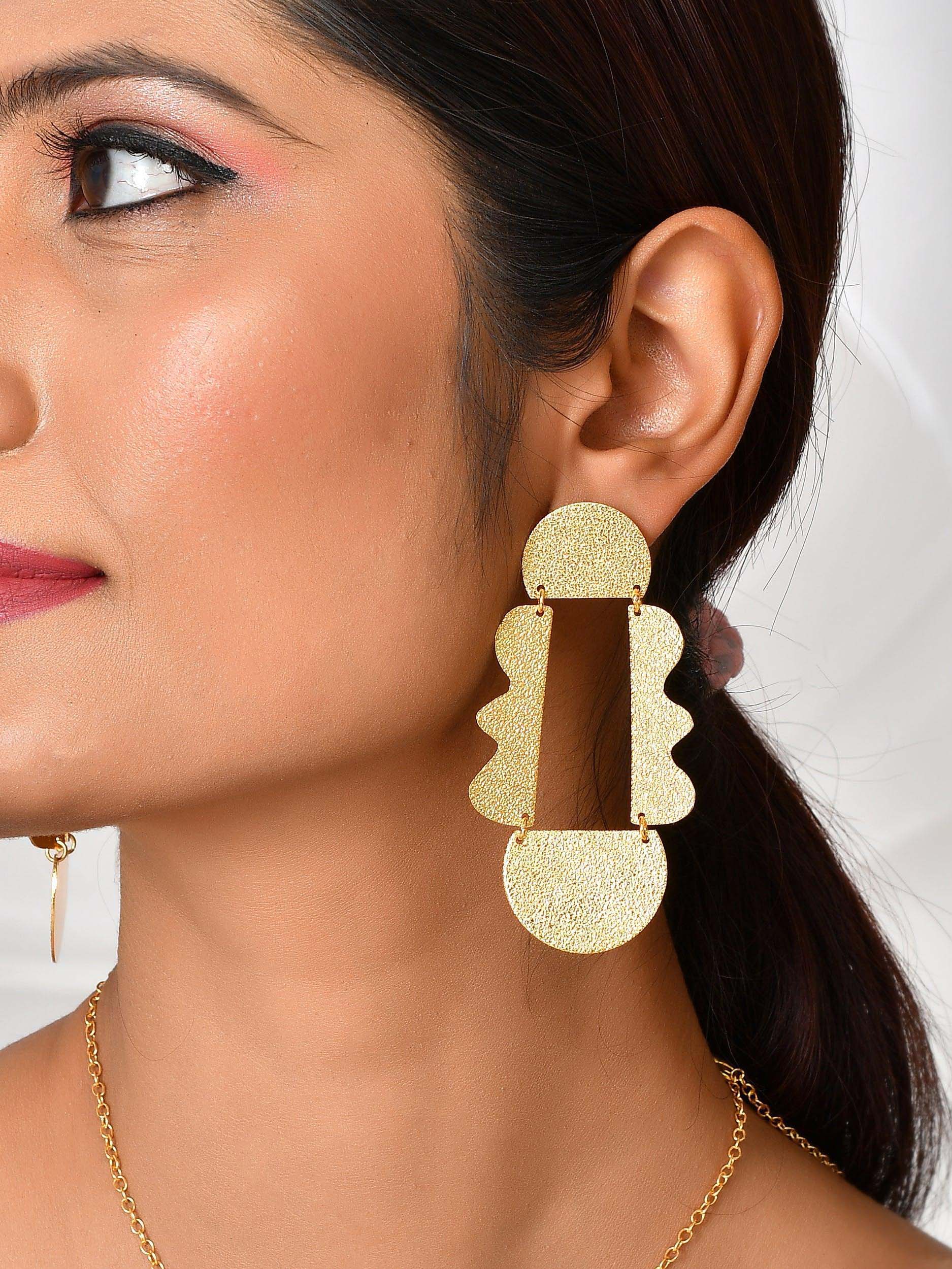 Women's Textured Wave Earring