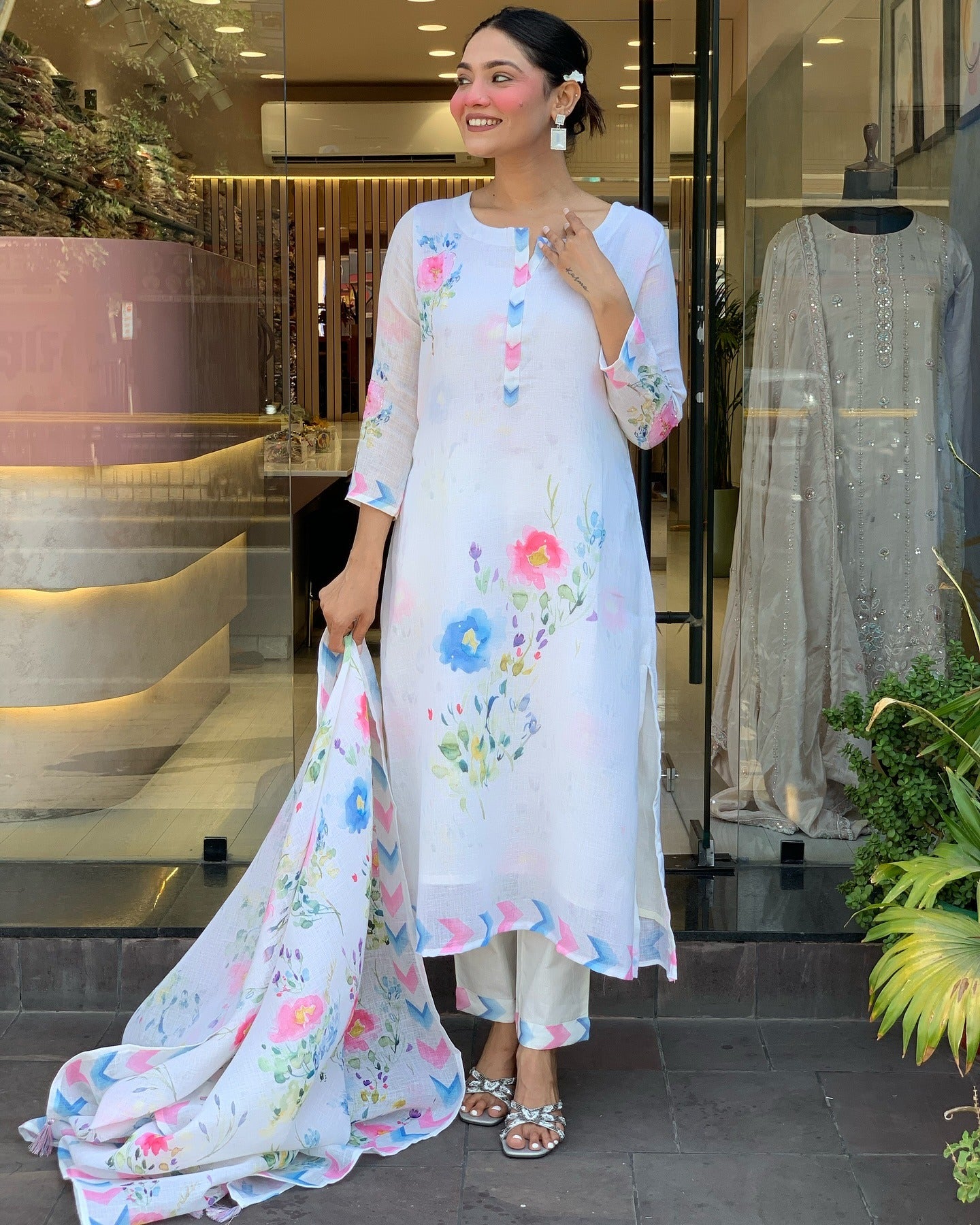Women's White Pure Linen Printed Kurta Set