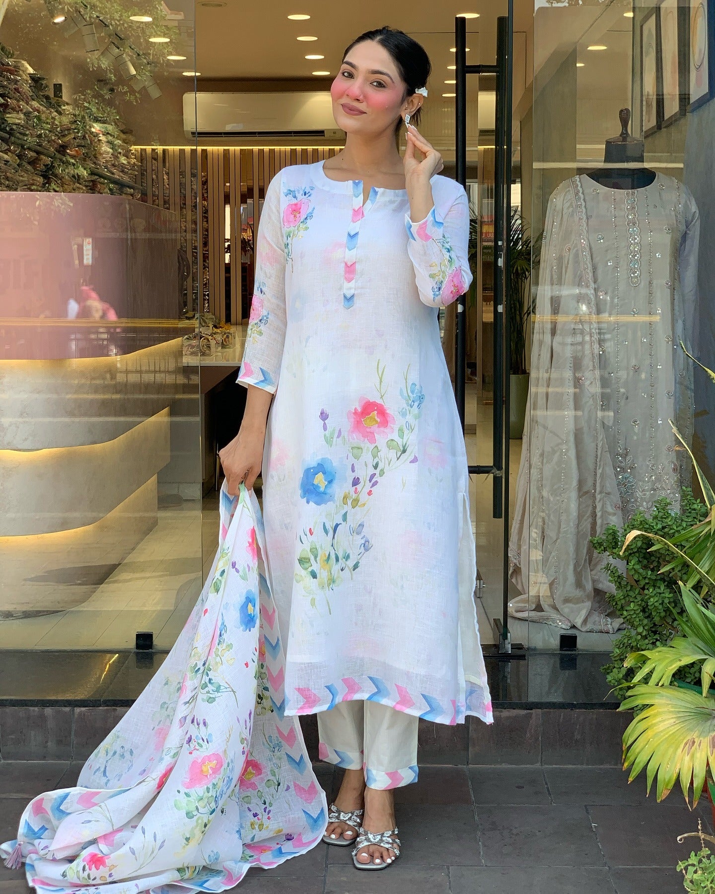 Women's White Pure Linen Printed Kurta Set