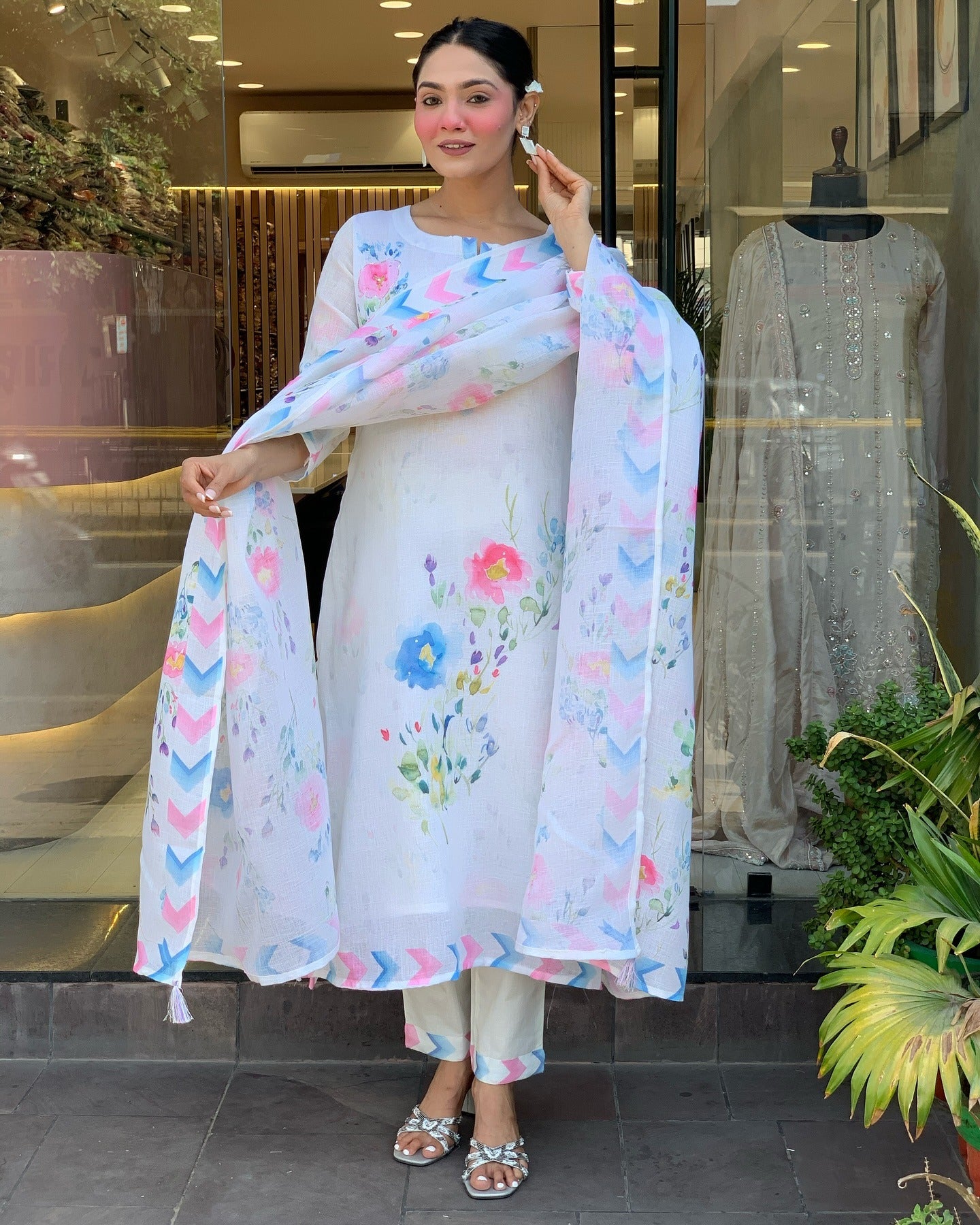 Women's White Pure Linen Printed Kurta Set