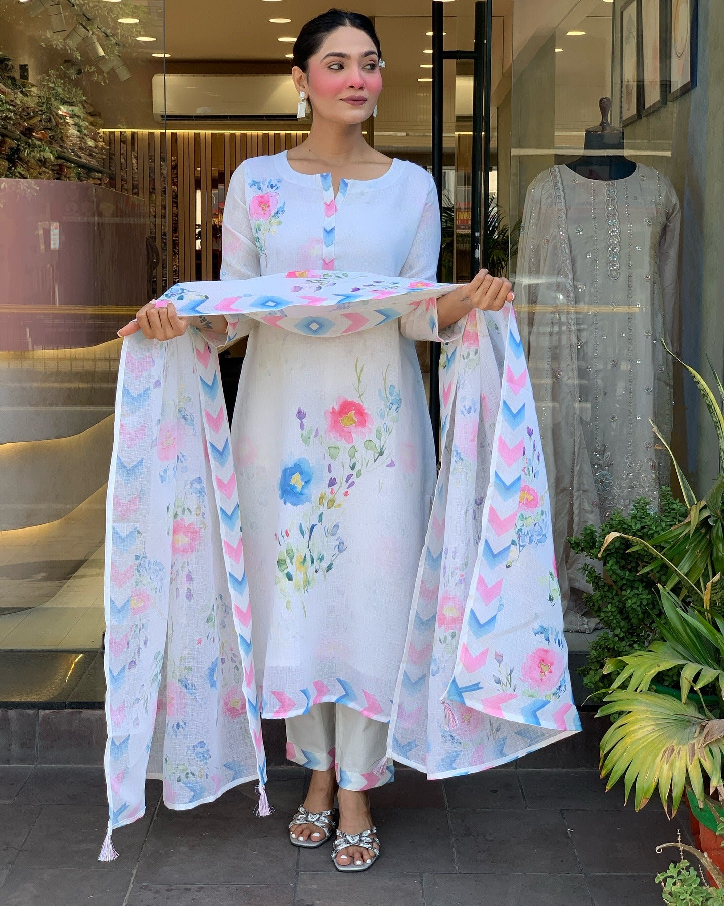 Women's White Pure Linen Printed Kurta Set