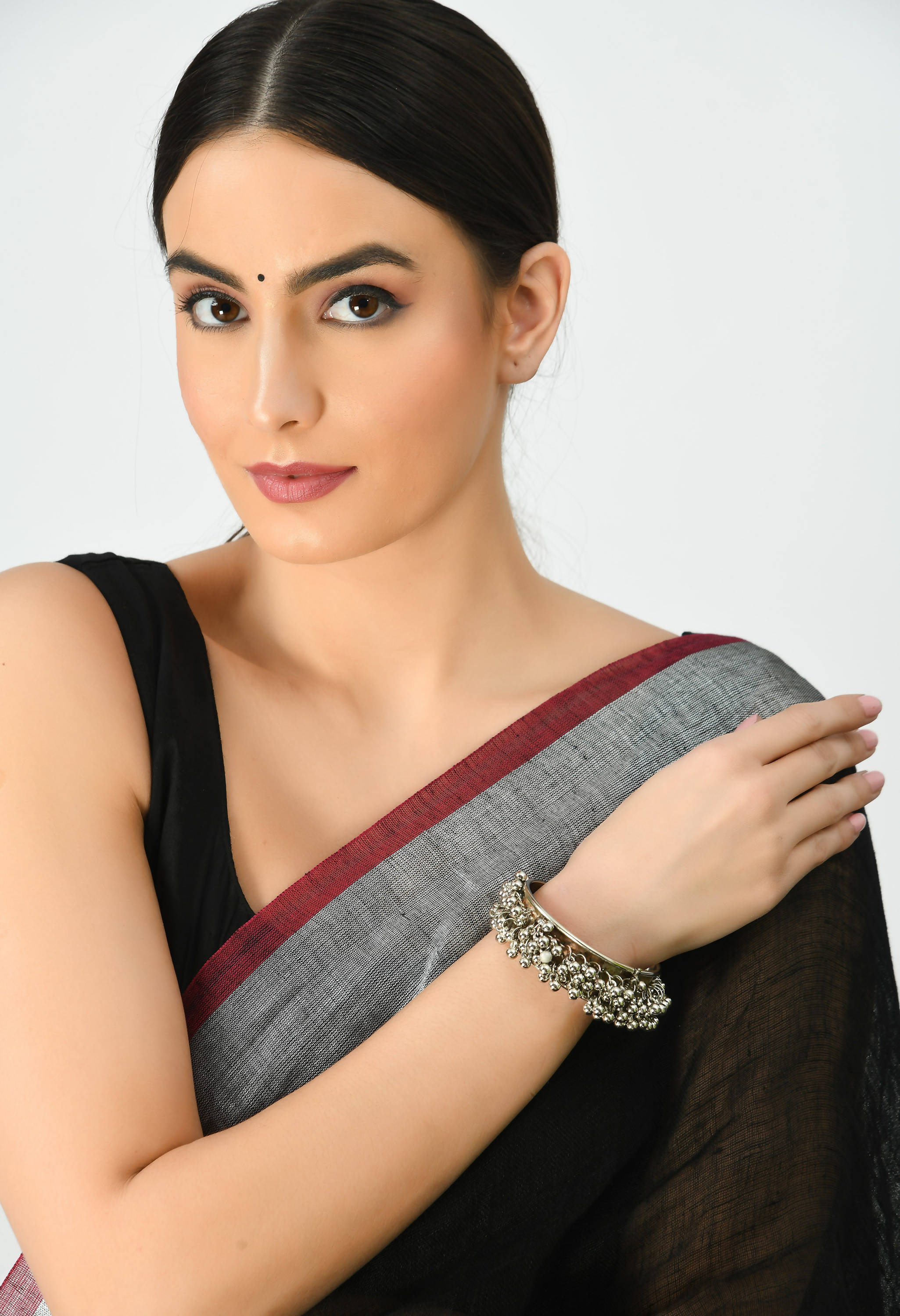 Johar Kamal Oxidised Silver-Plated Ghungroo Btacelet