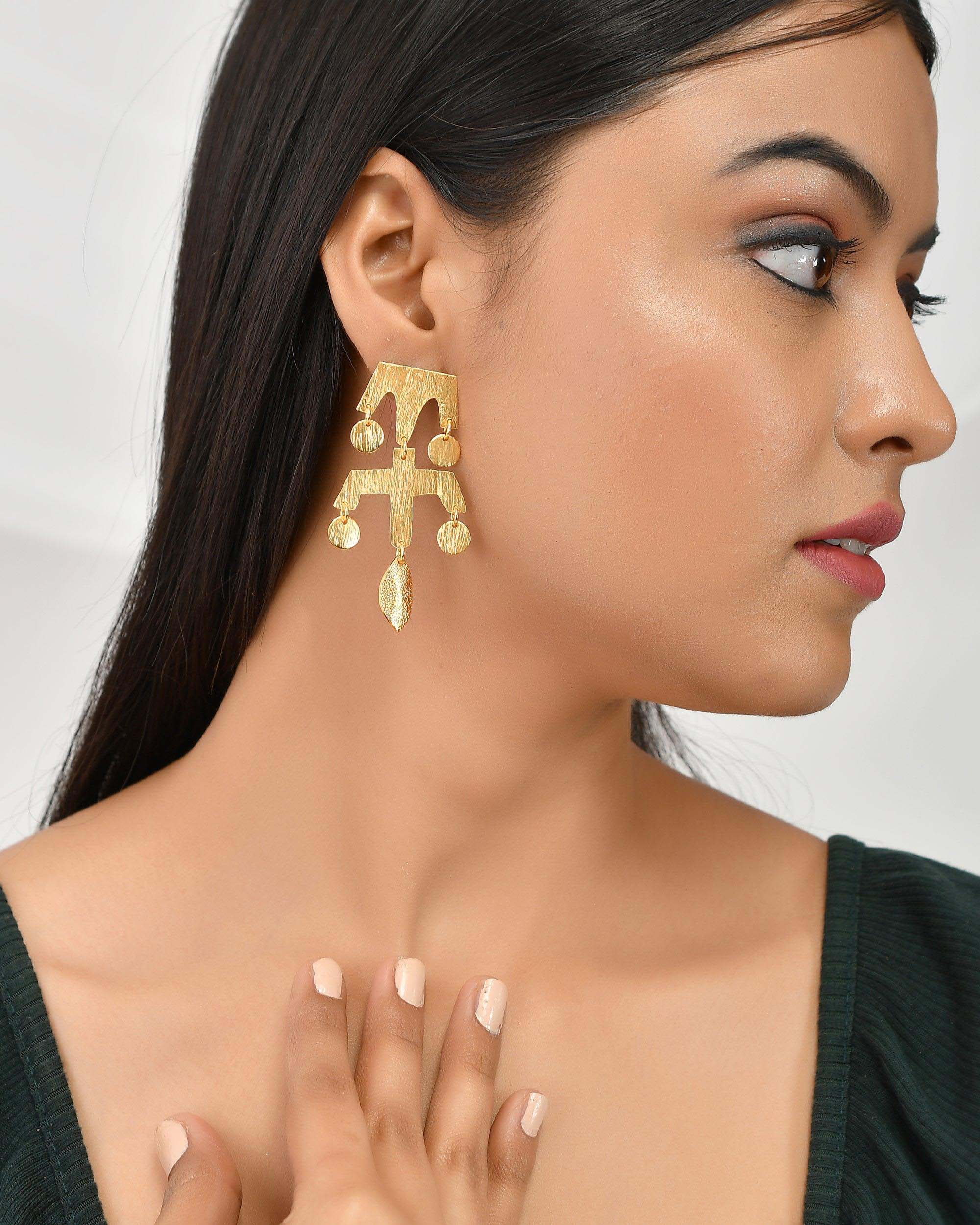 Women's Upside W Textured Earring - Zurii Jewels