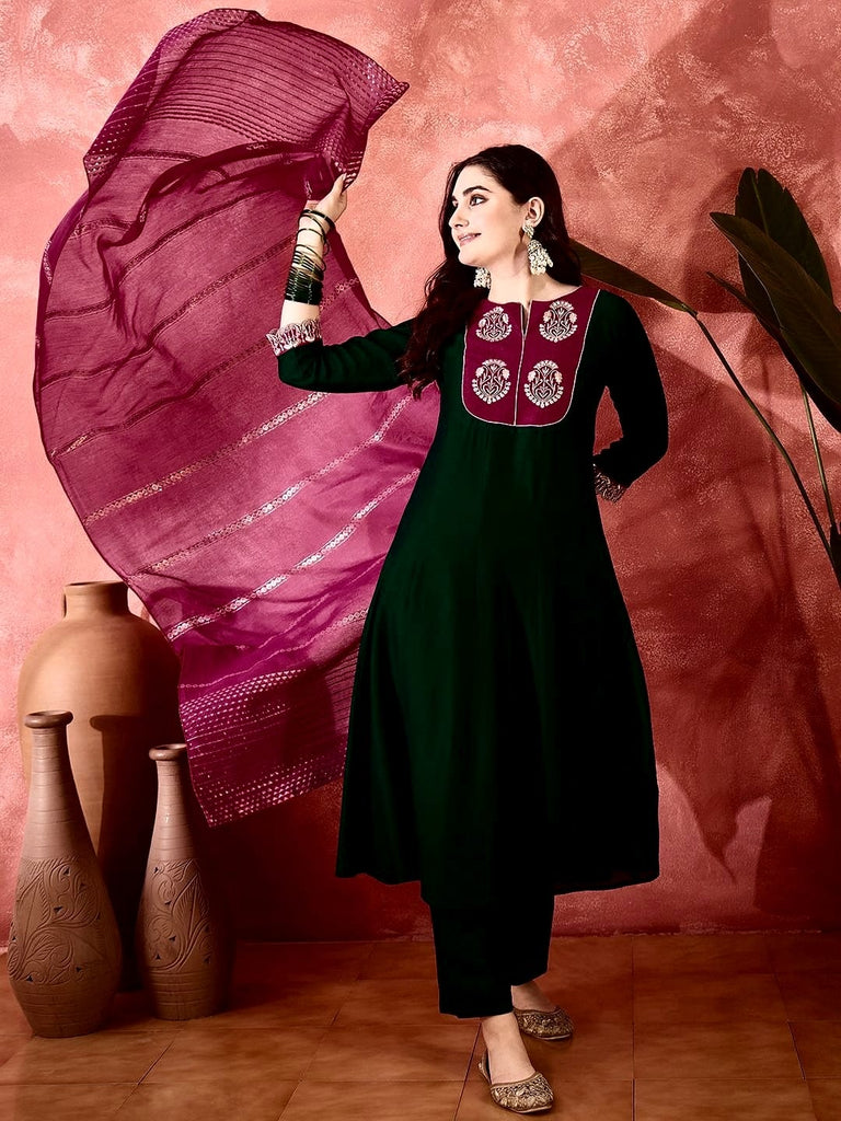 Women's Green Embroidered Kurta With Pant And Duppata Set