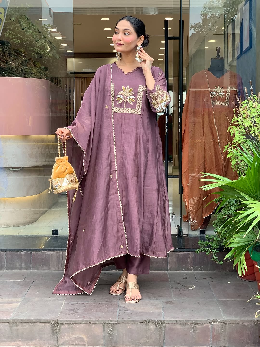 Women's Lavendor Embroidered Kurta With Pant And Duppata Set