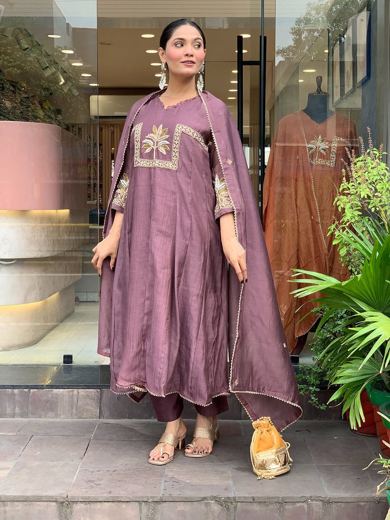 Women's Lavendor Embroidered Kurta With Pant And Duppata Set