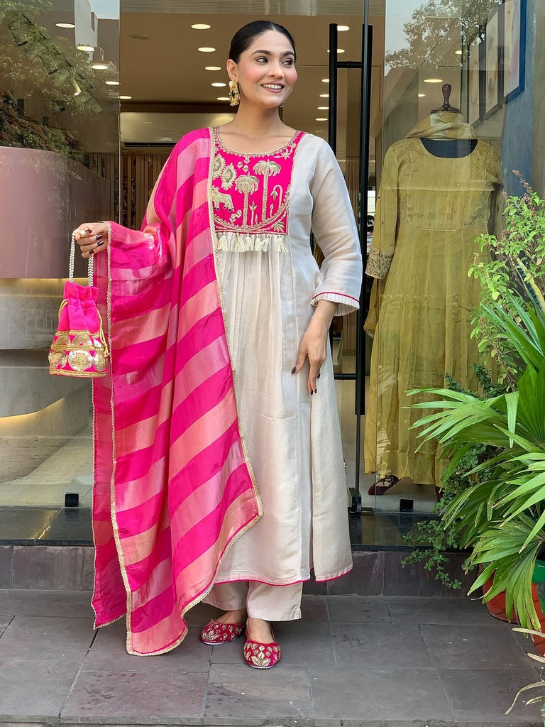 Women's Off White & Red Silk Blend Embroidered In Neck  Kurta Set