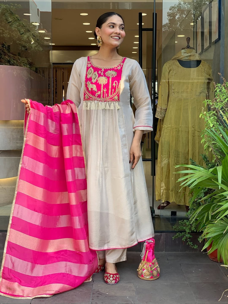 Women's Off White & Red Silk Blend Embroidered In Neck  Kurta Set