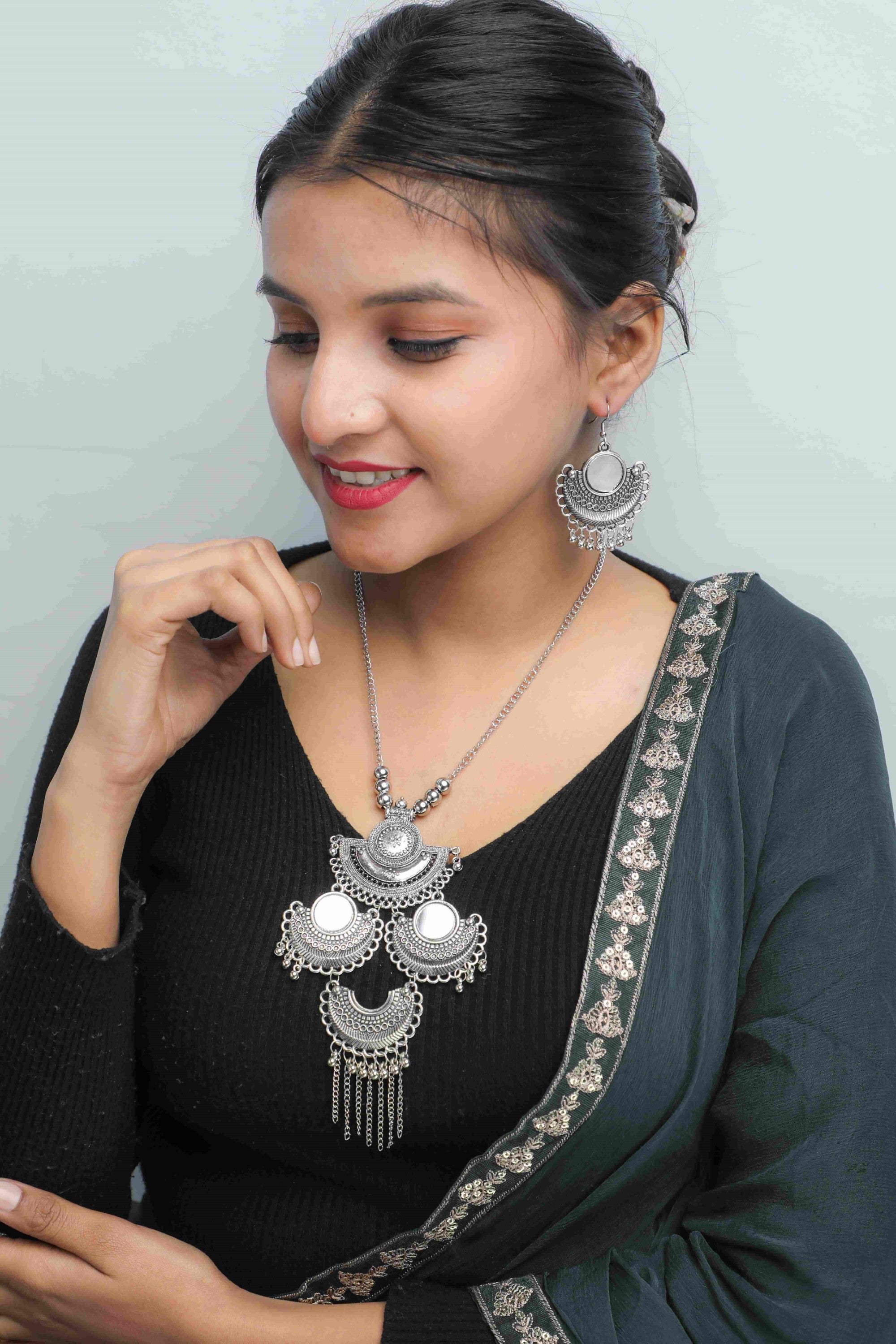 Women's Oxidised Silver Plated Mirror And Ghungharoo Beads Jewellery Set - Voj