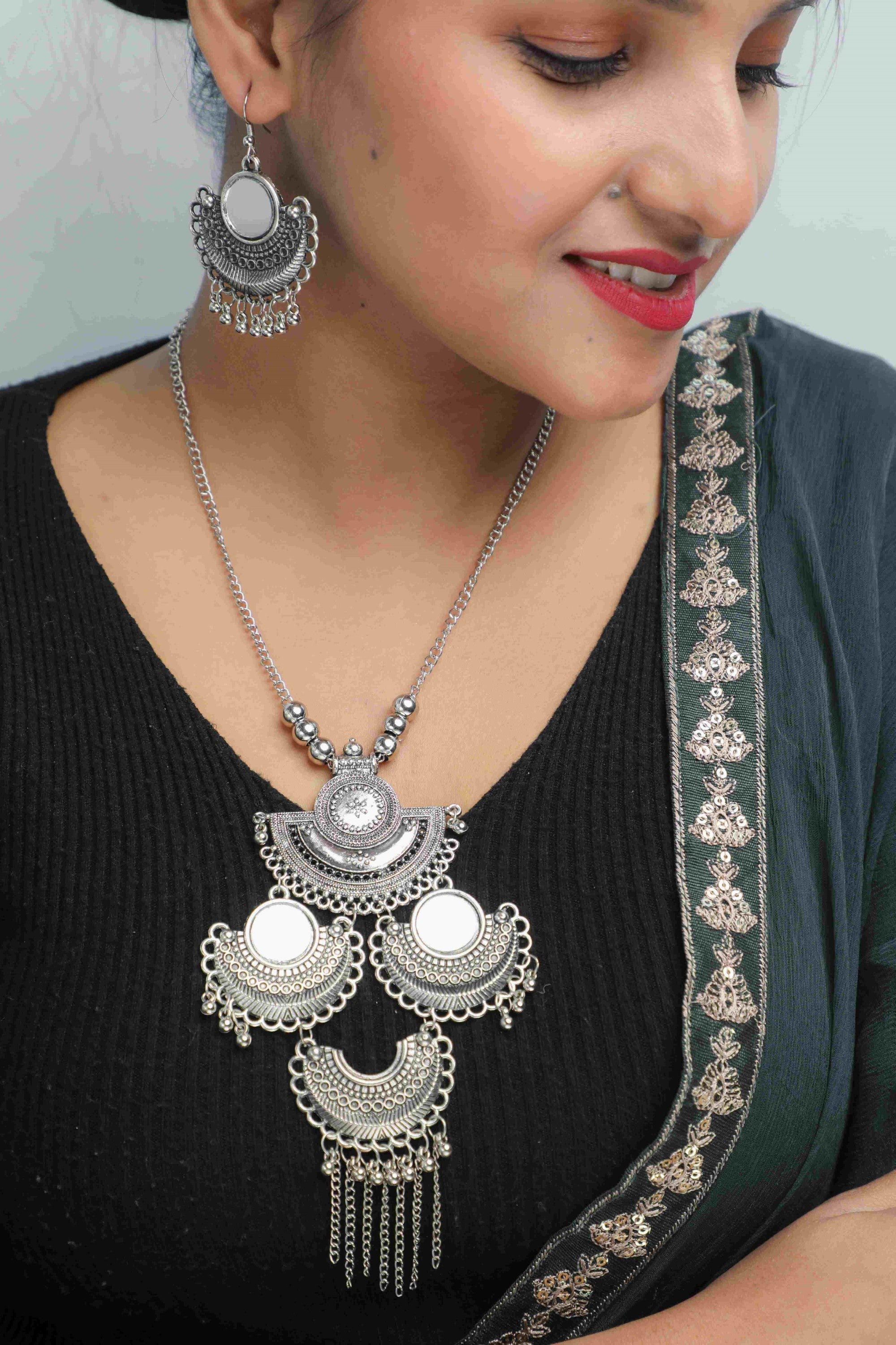 Women's Oxidised Silver Plated Mirror And Ghungharoo Beads Jewellery Set - Voj
