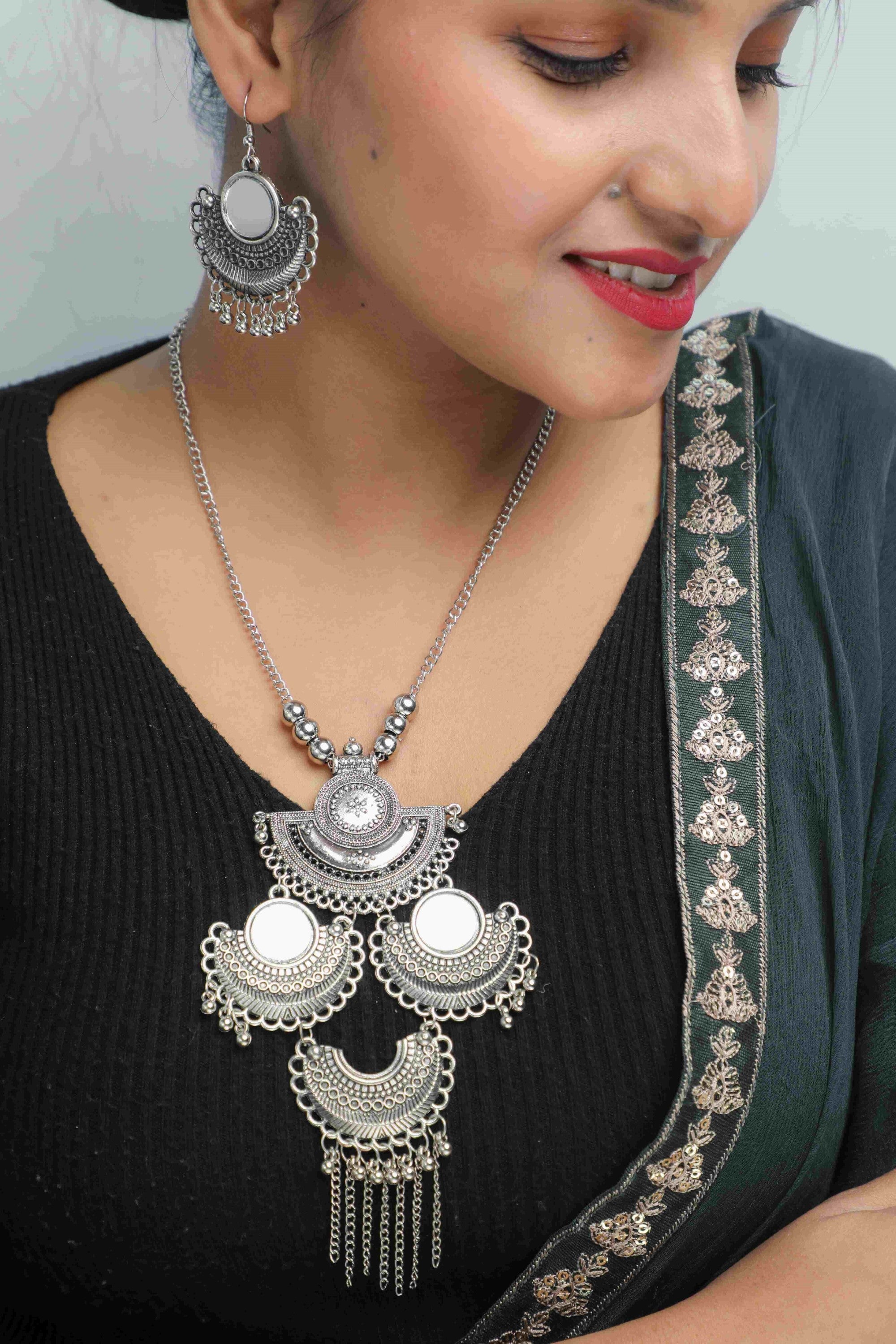 Women's Oxidised Silver Plated Mirror And Ghungharoo Beads Jewellery Set