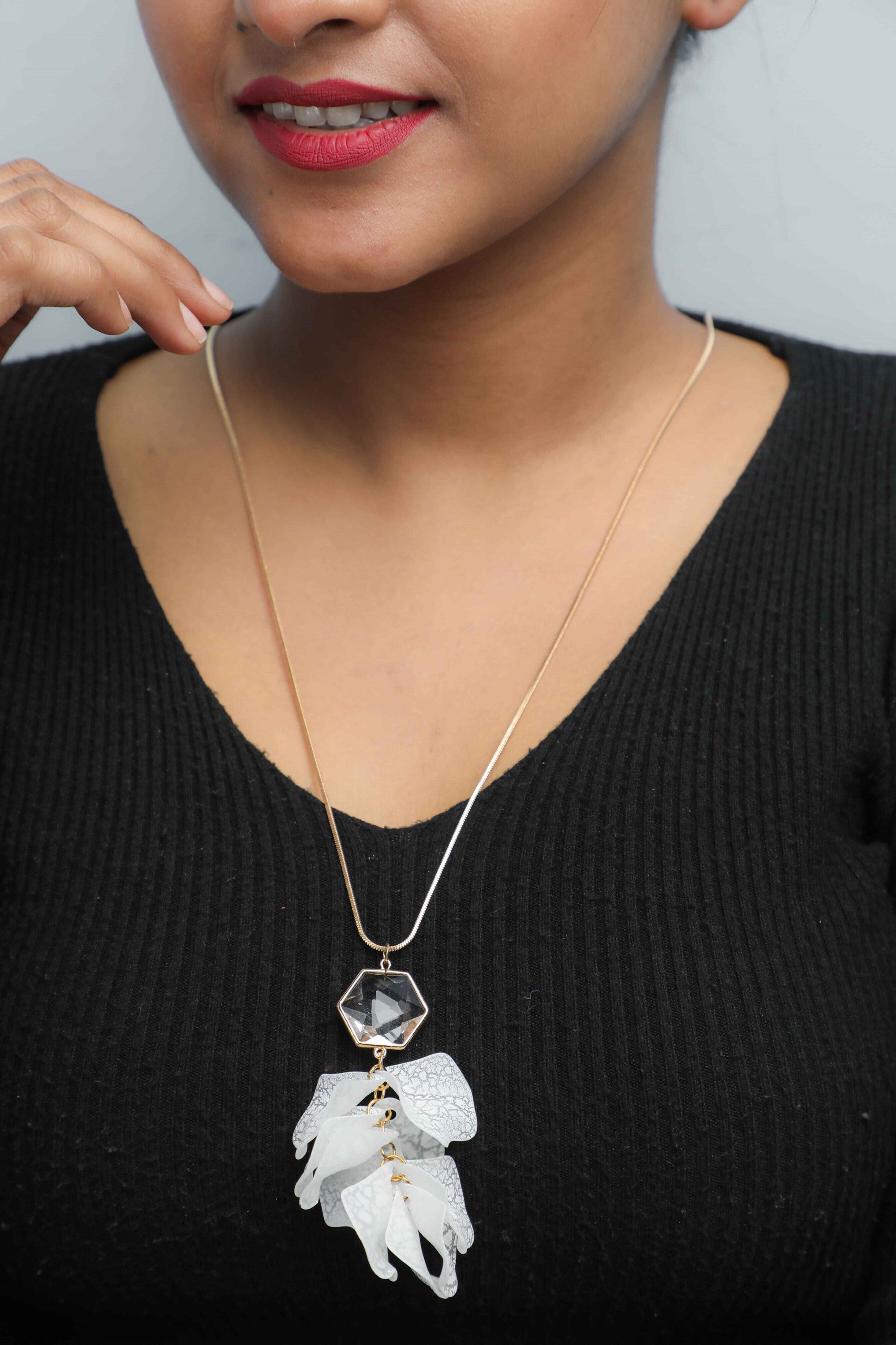 Women's White Feather Styled Necklace  - Voj