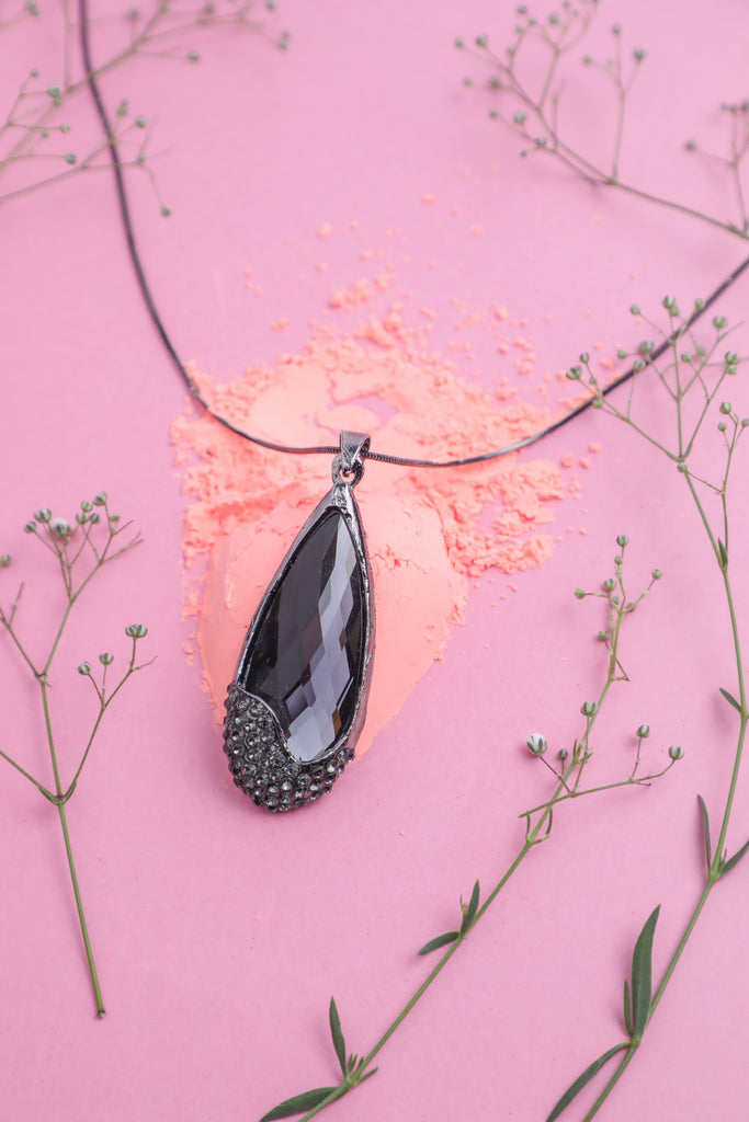 Women's Black Stone Studded Pandent Necklace
