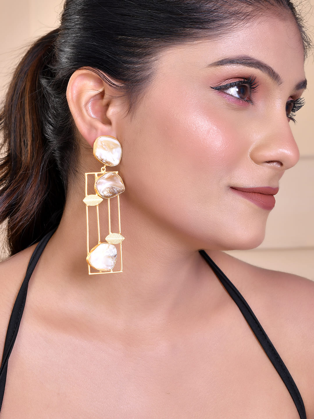 Women's Gold Platet Gray Stone Stuuded Contemporay Rectangular Shaped Earrings - Voj