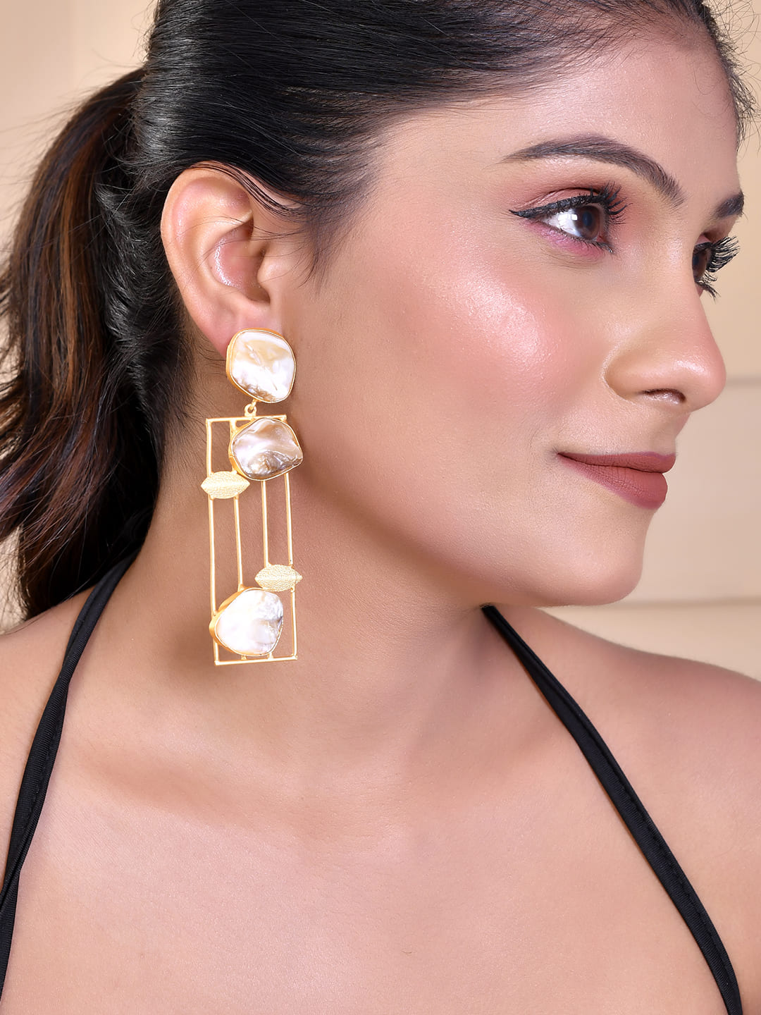 Women's Gold Platet Gray Stone Stuuded Contemporay Rectangular Shaped Earrings