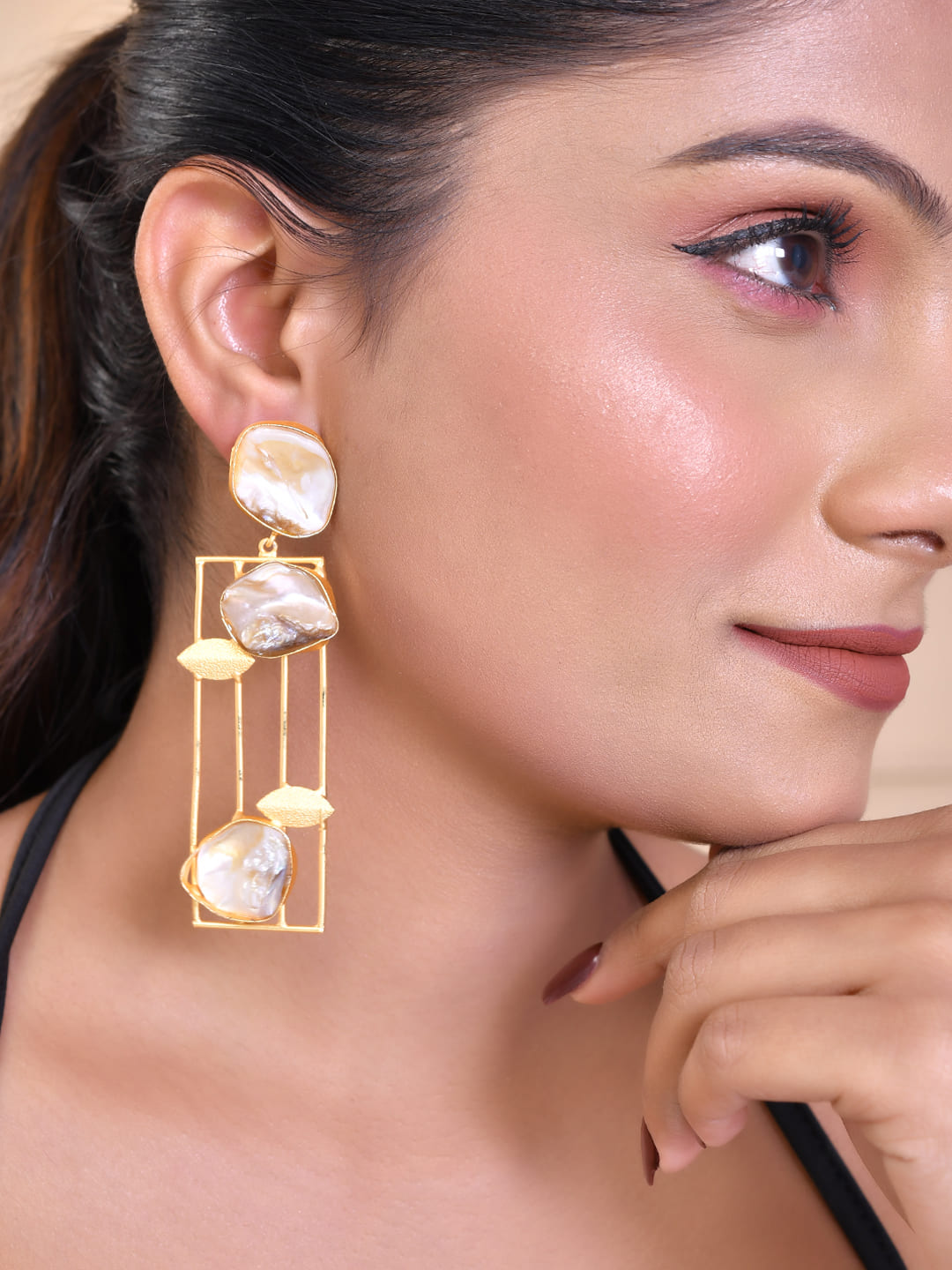 Women's Gold Platet Gray Stone Stuuded Contemporay Rectangular Shaped Earrings