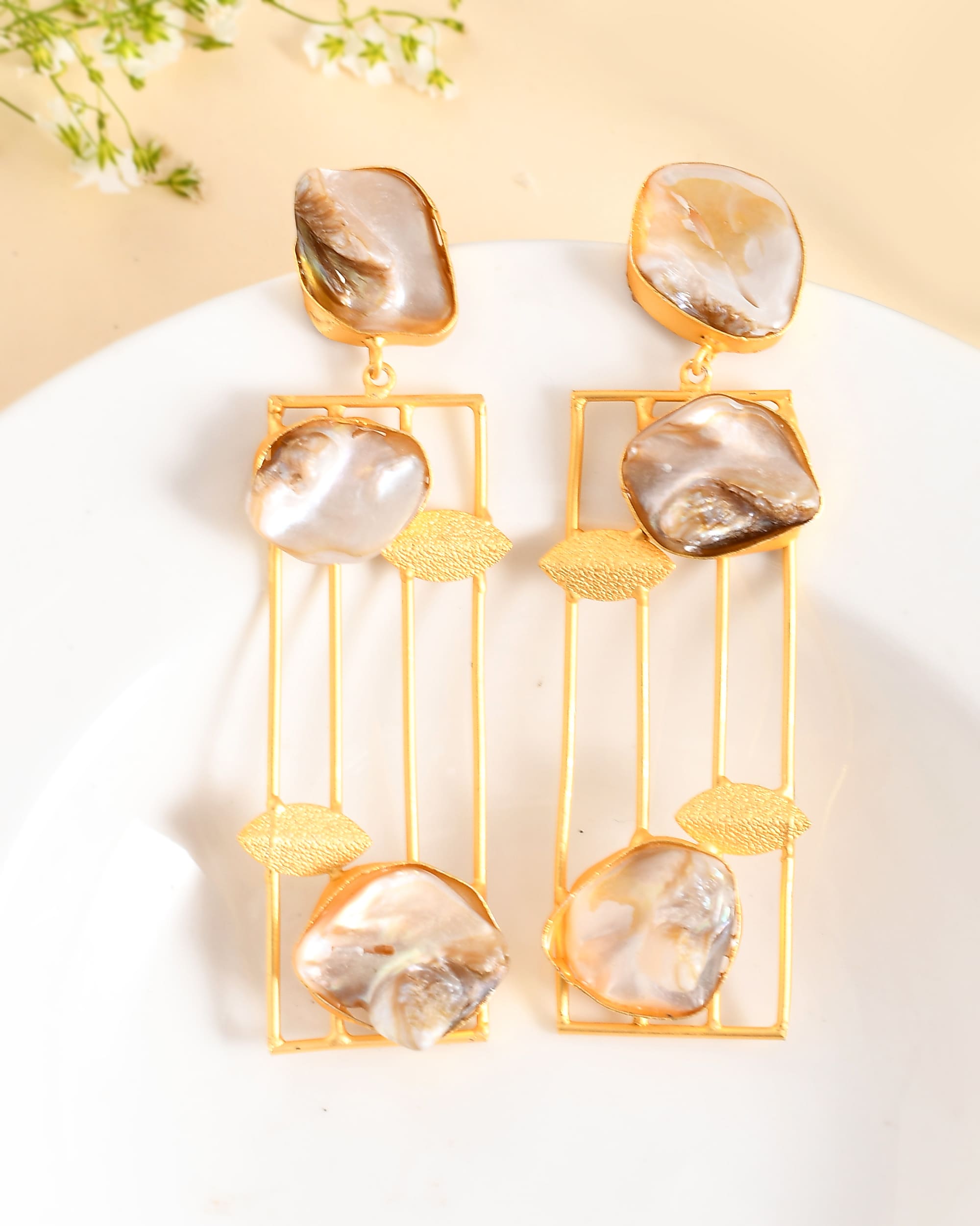 Women's Gold Platet Gray Stone Stuuded Contemporay Rectangular Shaped Earrings