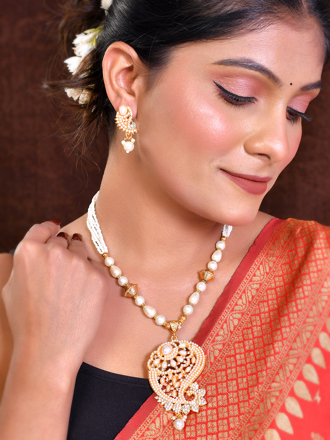 Women's Gold Plated And White Pearl Handcarfted Necklace With Earrings Set