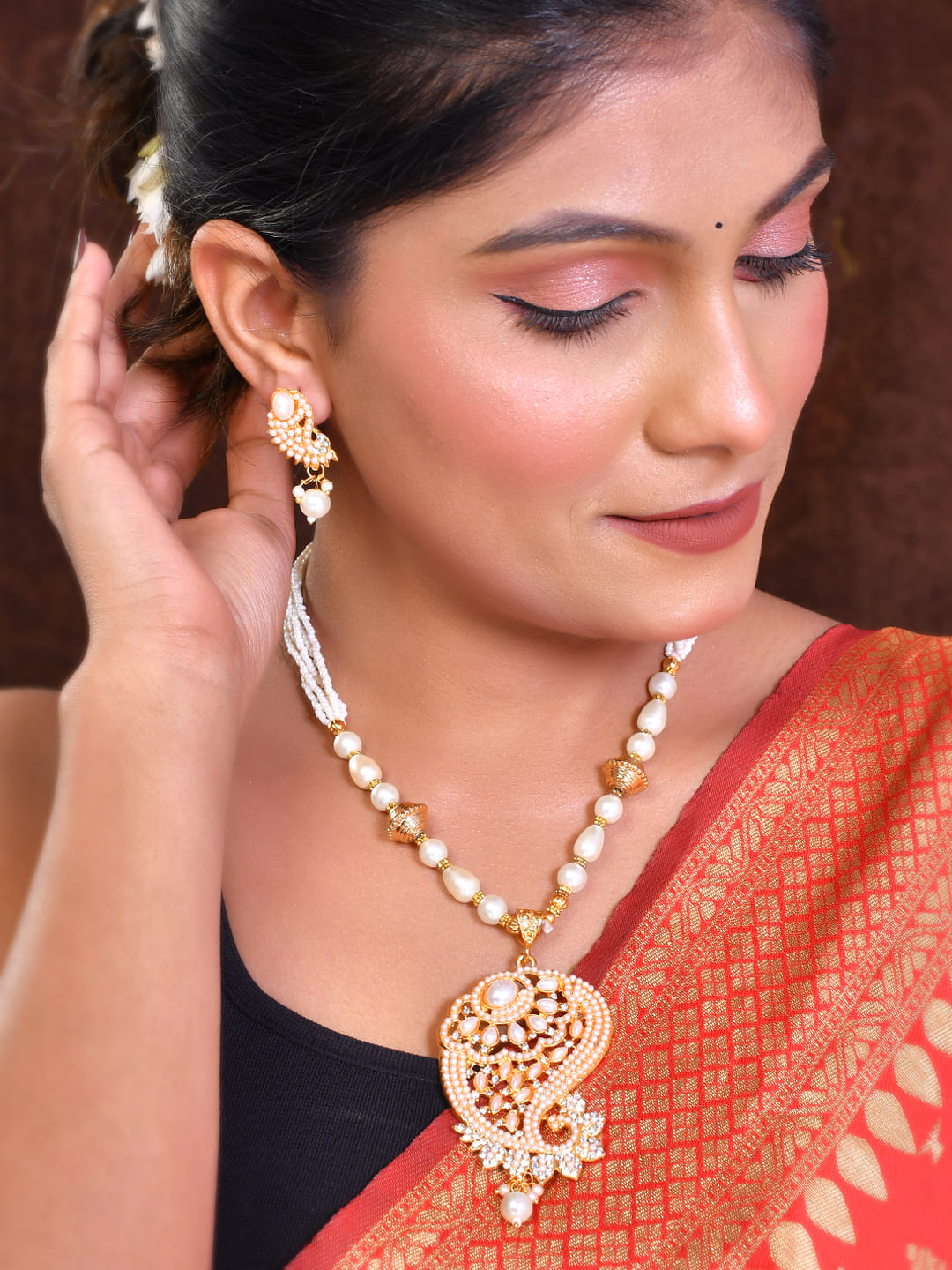 Women's Gold Plated And White Pearl Handcarfted Necklace With Earrings Set