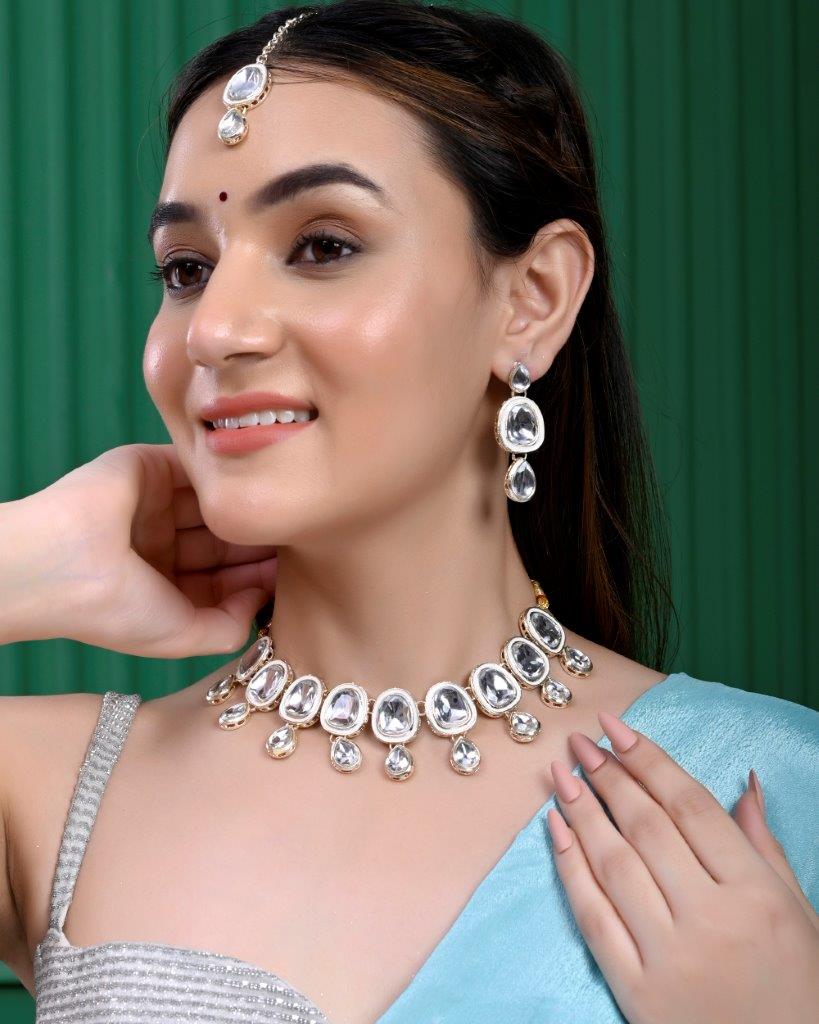 Women's Kundan Studded Silver Plated White Color Jewellery Set With Maangtikka