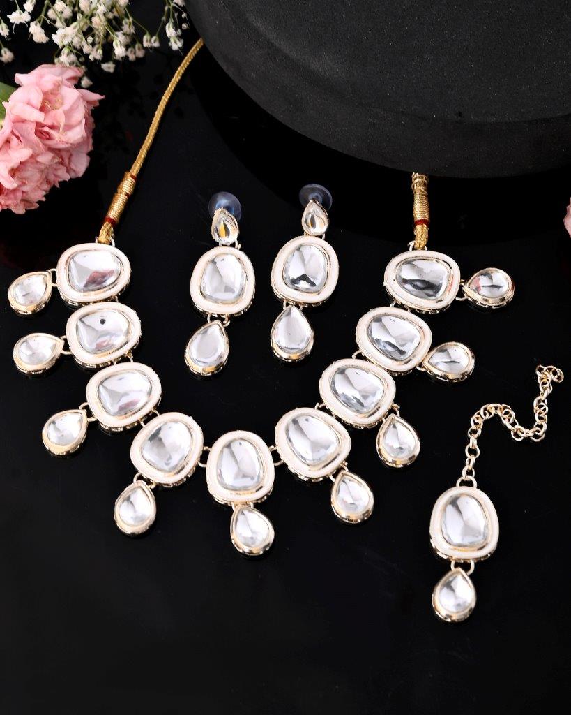Women's Kundan Studded Silver Plated White Color Jewellery Set With Maangtikka