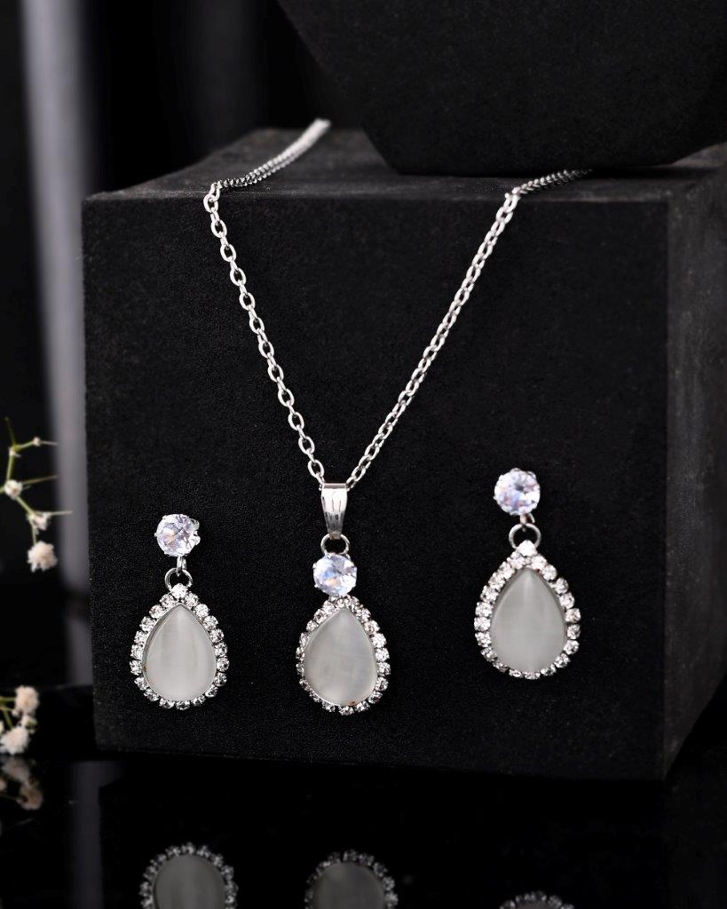 Women's Silver Plated White Stone With Ad Stone Studded Chain Set - Voj
