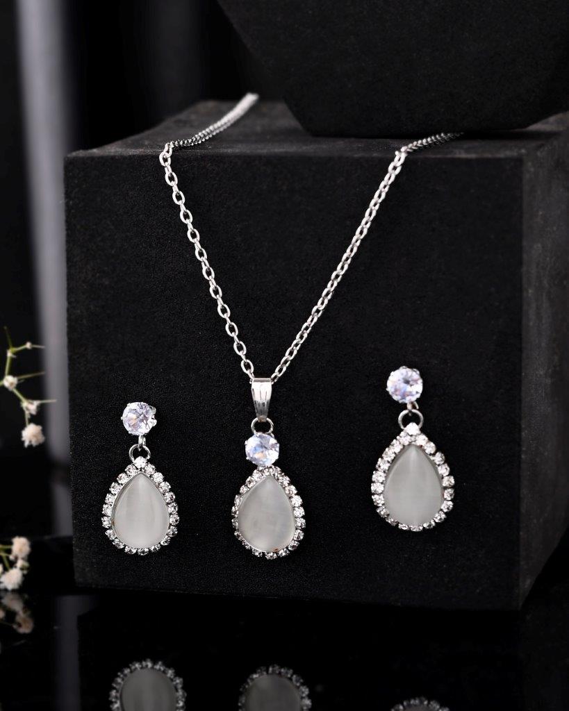 Women's Silver Plated White Stone With Ad Stone Studded Chain Set