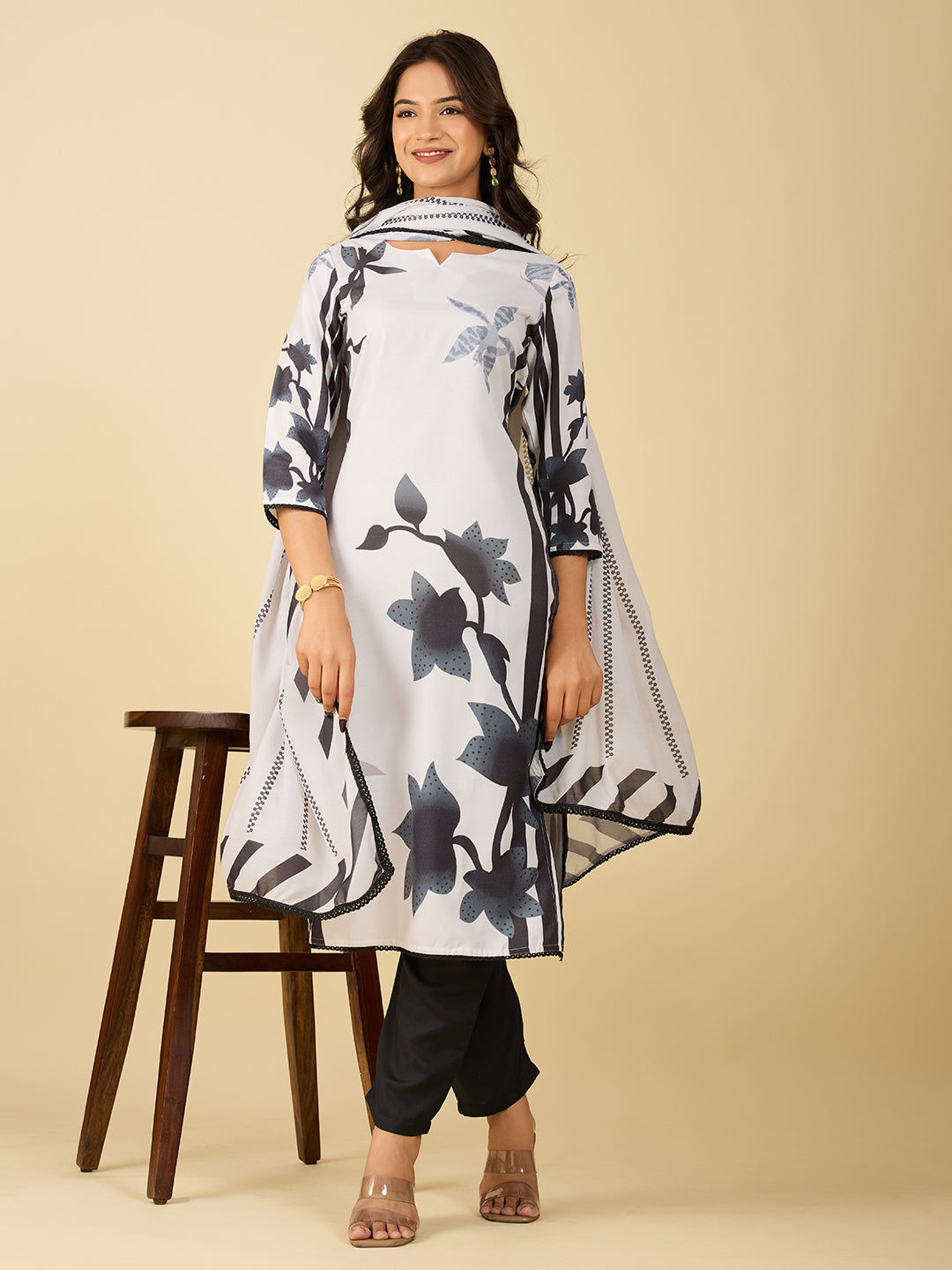 Women's Off White Muslin Embroidery Kurta Set