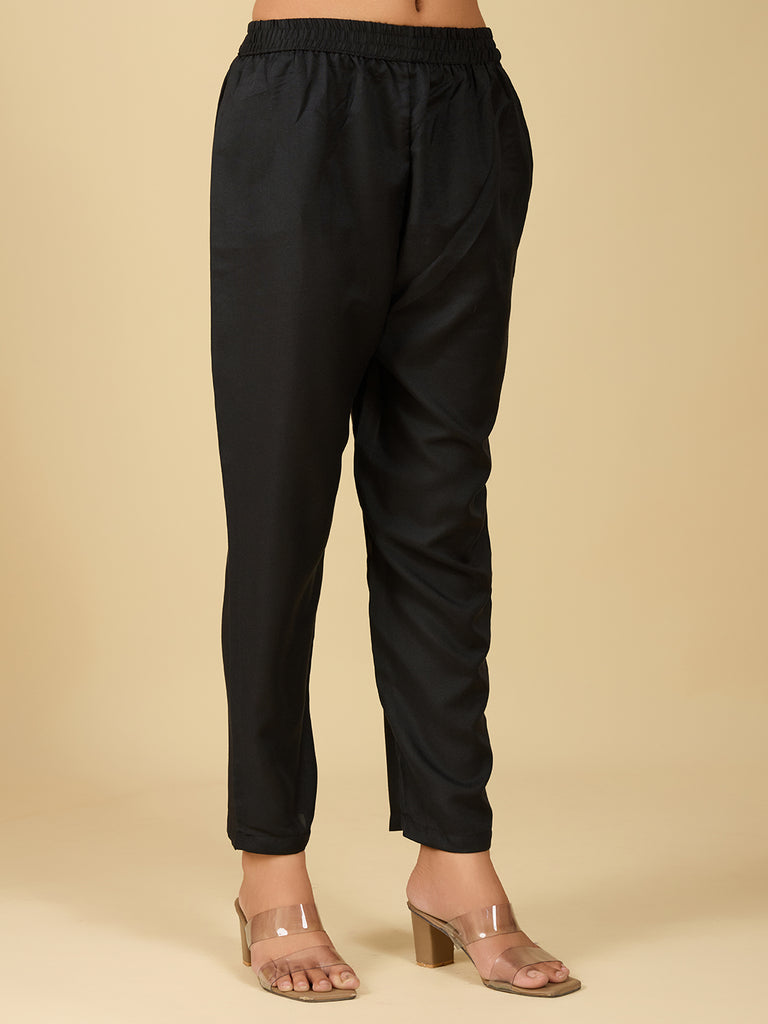 Women's Off White Muslin Embroidery Kurta Set