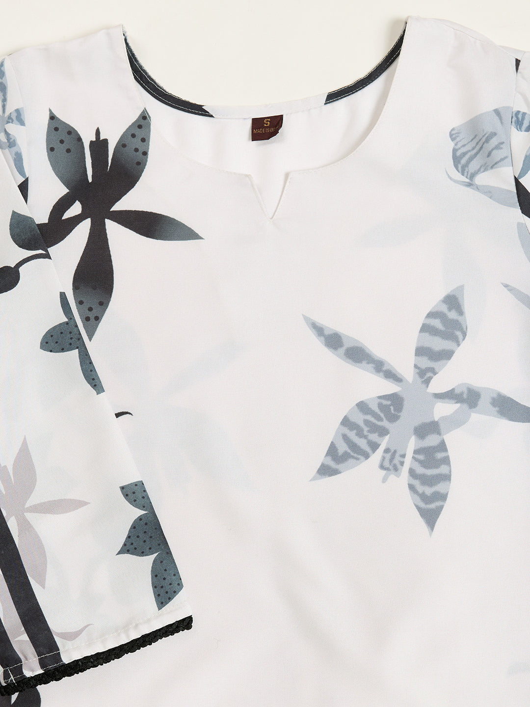 Women's Off White Muslin Embroidery Kurta Set