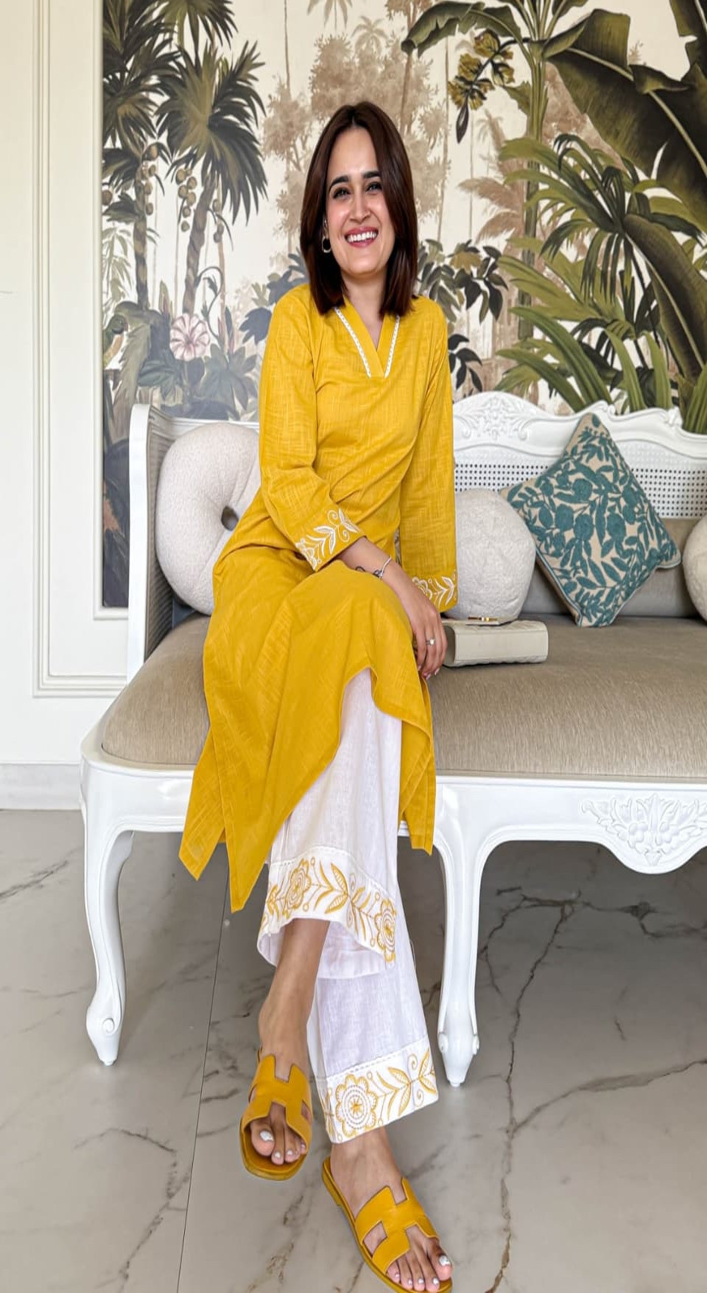Color_YELLOW