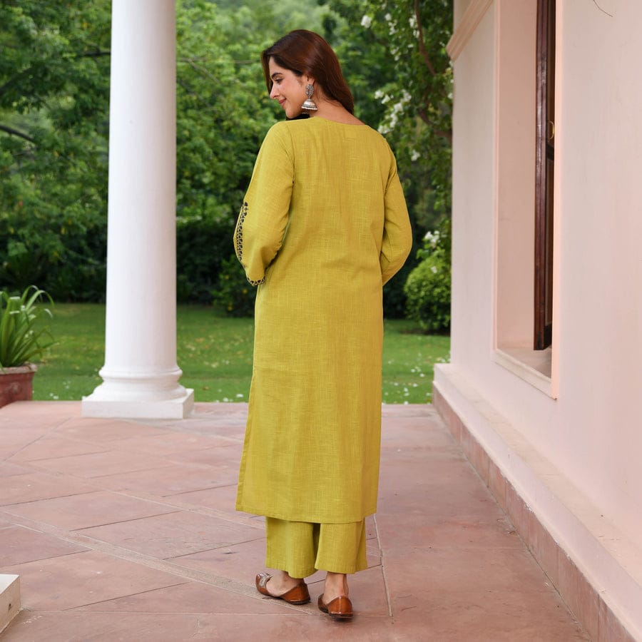 Color_YELLOW