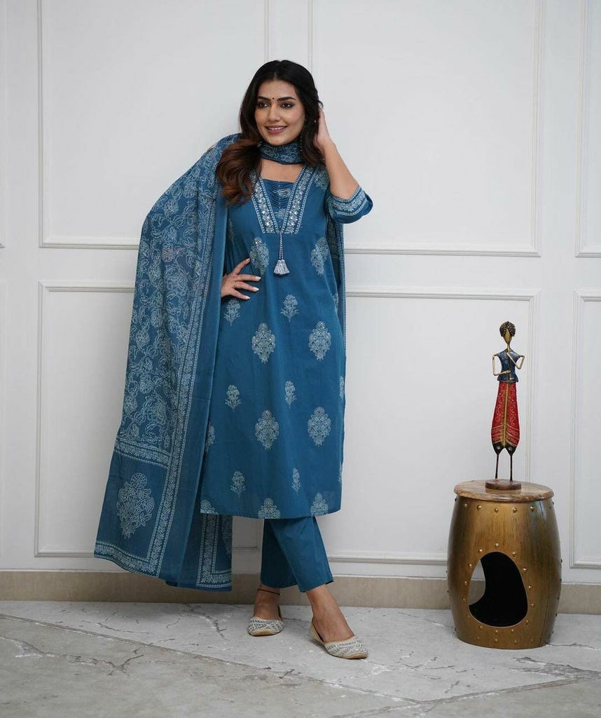 Women's Blue Hand Work Straight Kurti Pant With Malmal Dupatta