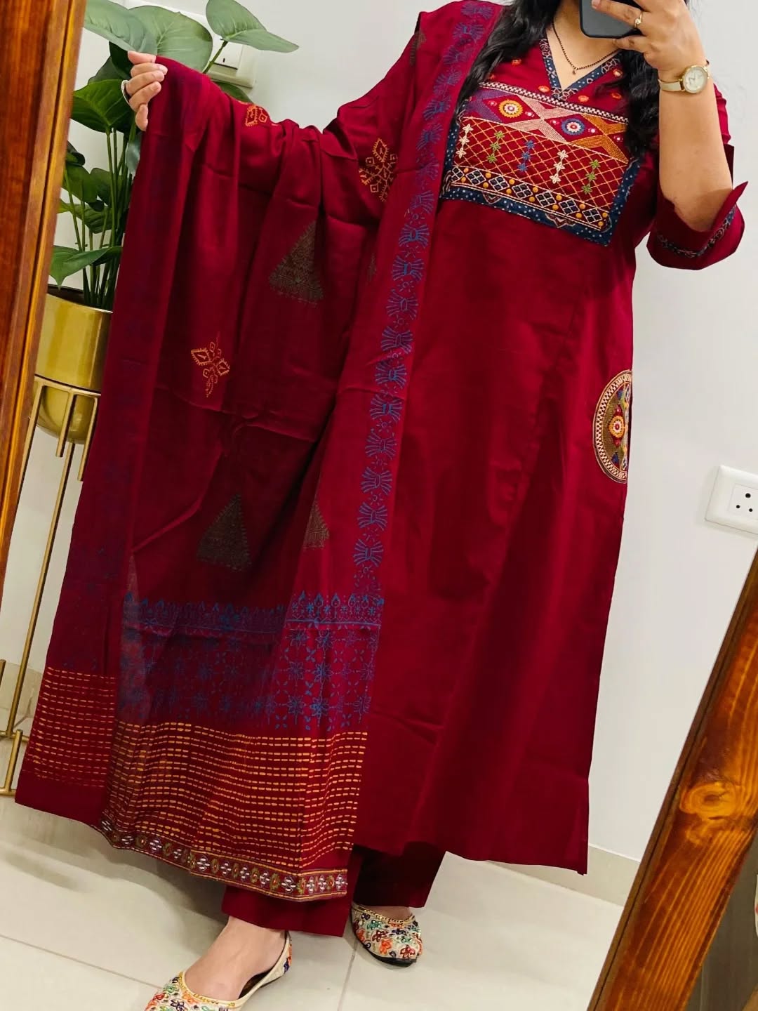 Color_maroon