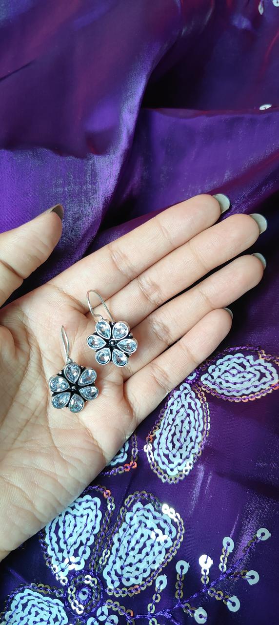 Minimal stonework flower earrings for women