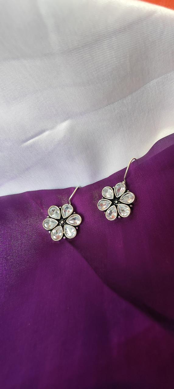 Minimal stonework flower earrings for women