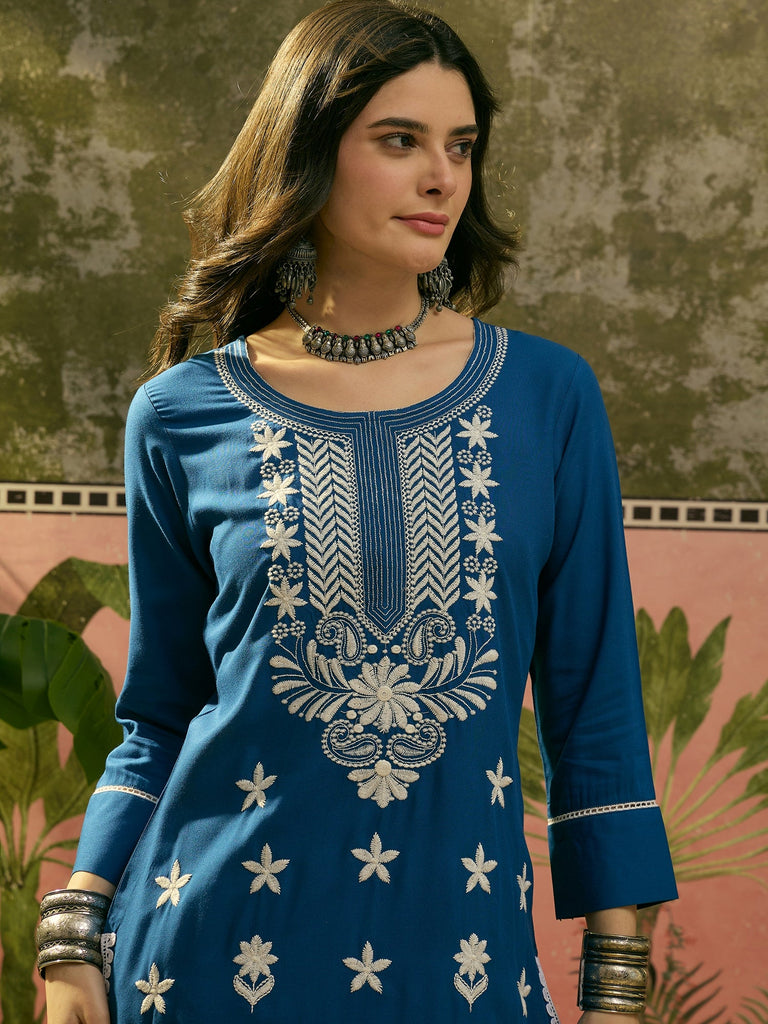 Women's Blue Solid & Embroidered Rayon Straight Kurta