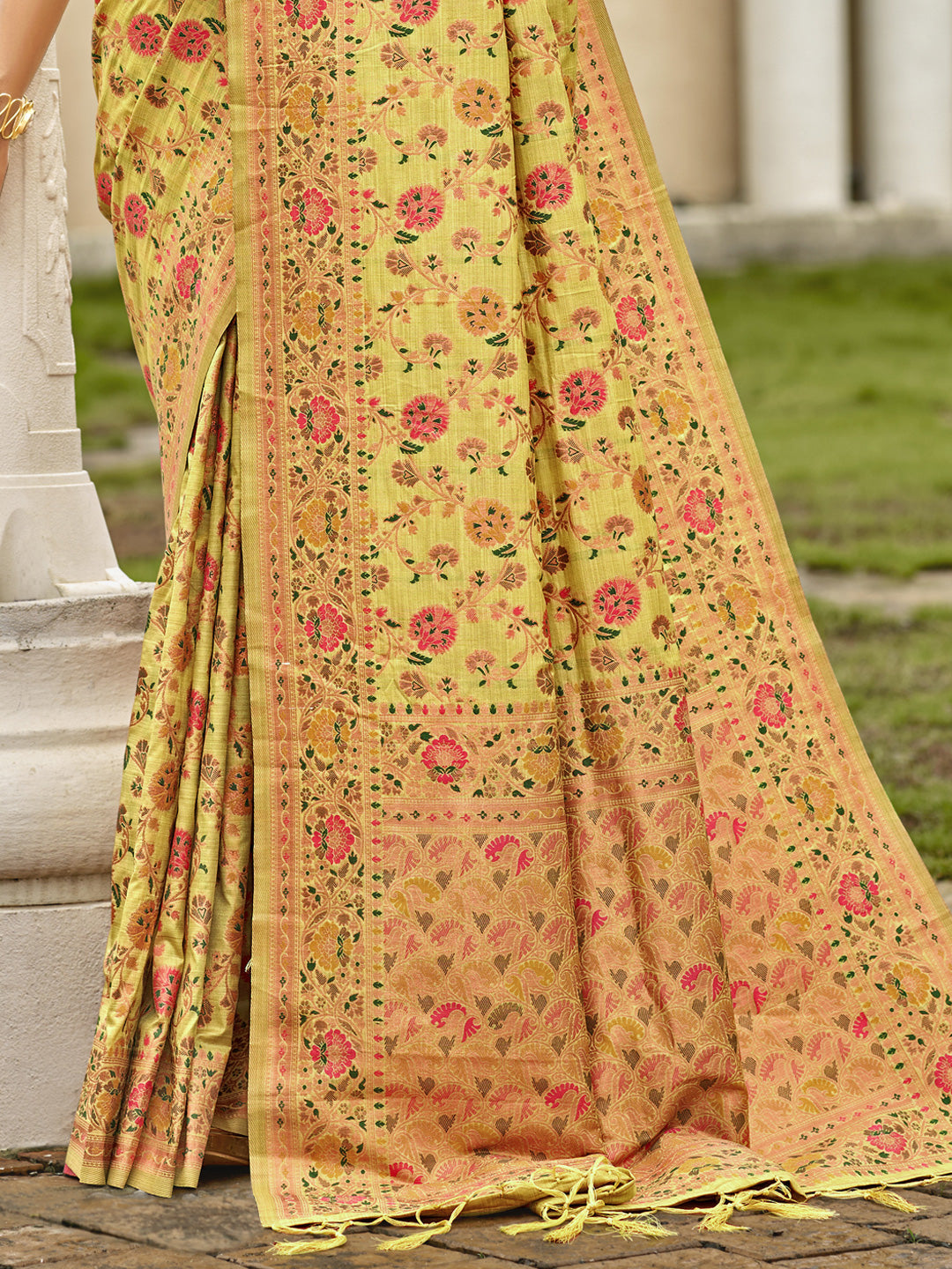 Women's Yellow Silk Saree With Un Stitched Blouse - Aanika