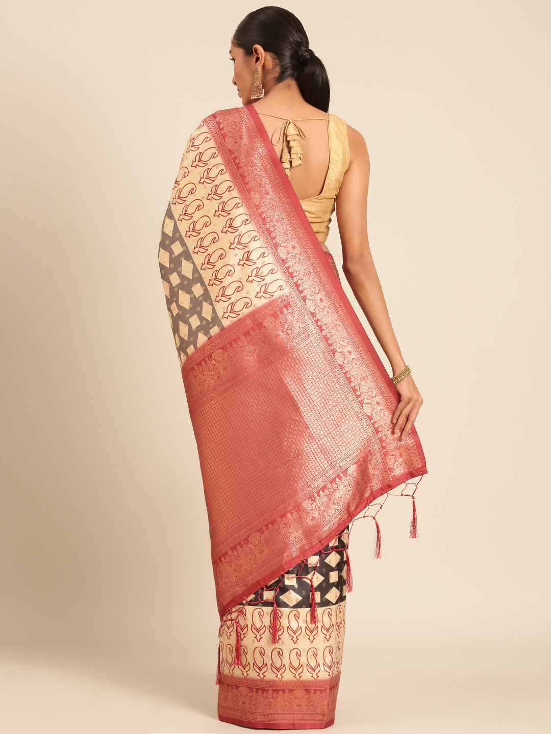 Women Cream Silk Saree With Un Stitched Blouse | NOZ2TOZ - Made In INDIA.