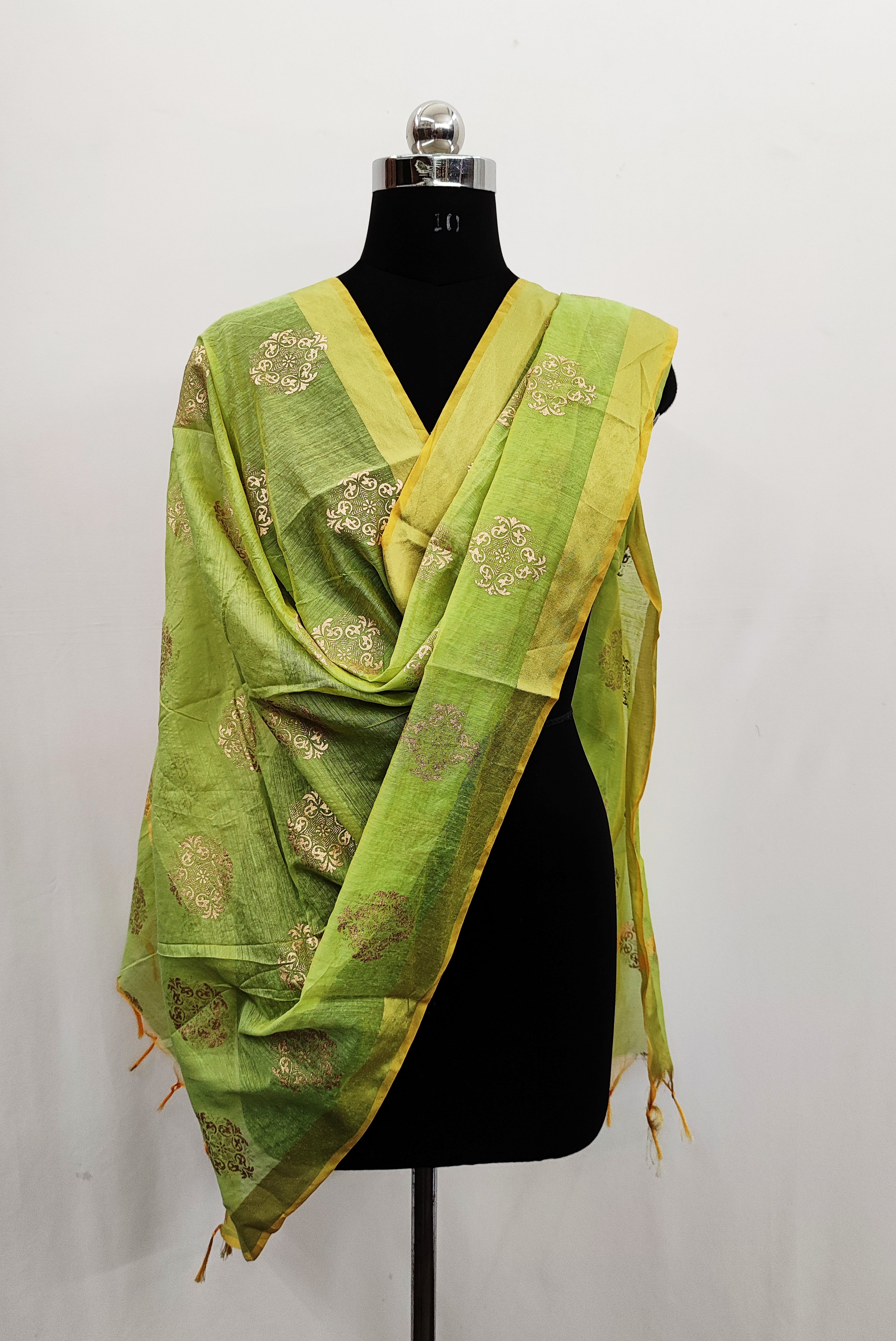 Women's Green Self Woven Gold Zari Paisley Design Cotton Silk Dupatta With Tassles - NIMIDHYA