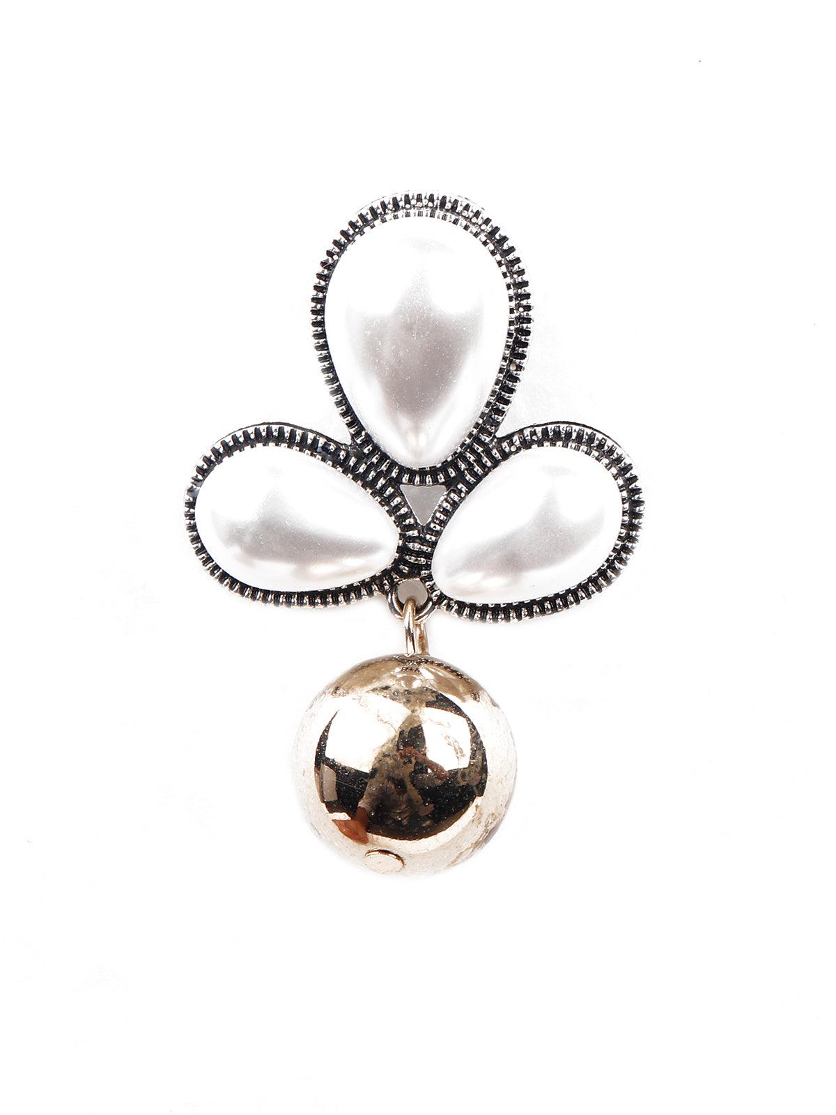 Women's Cute Gorgeous Gold And White Statement Earring